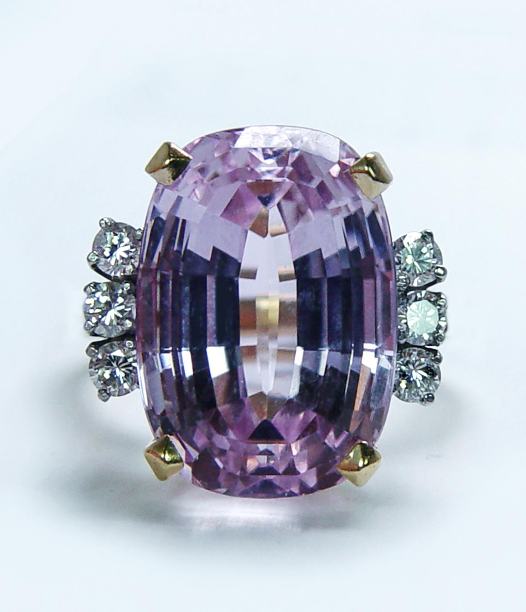 Designer Signed GEMco 18ct Cushion Kunzite Diamond Ring 18K Gold Vintage Estate In Good Condition For Sale In Brambleton, US