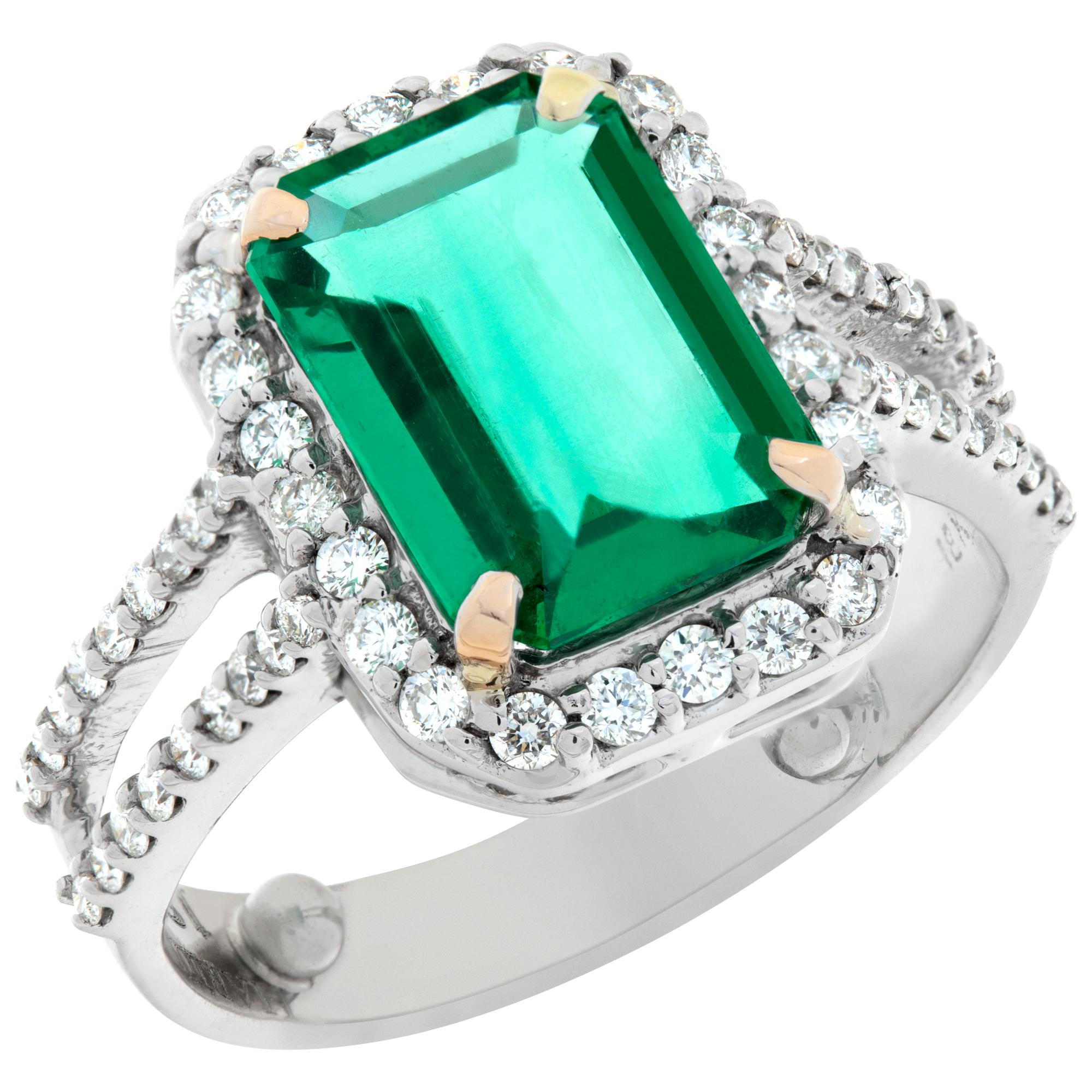 Signierter Ring aus 18 Karat Weißgold mit Smaragd und Diamanten von 