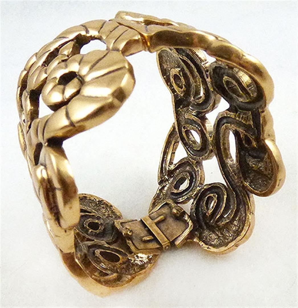 Designer Signed Oscar De La Renta Statement Golden Link Cuff Bracelet In New Condition In Montreal, QC