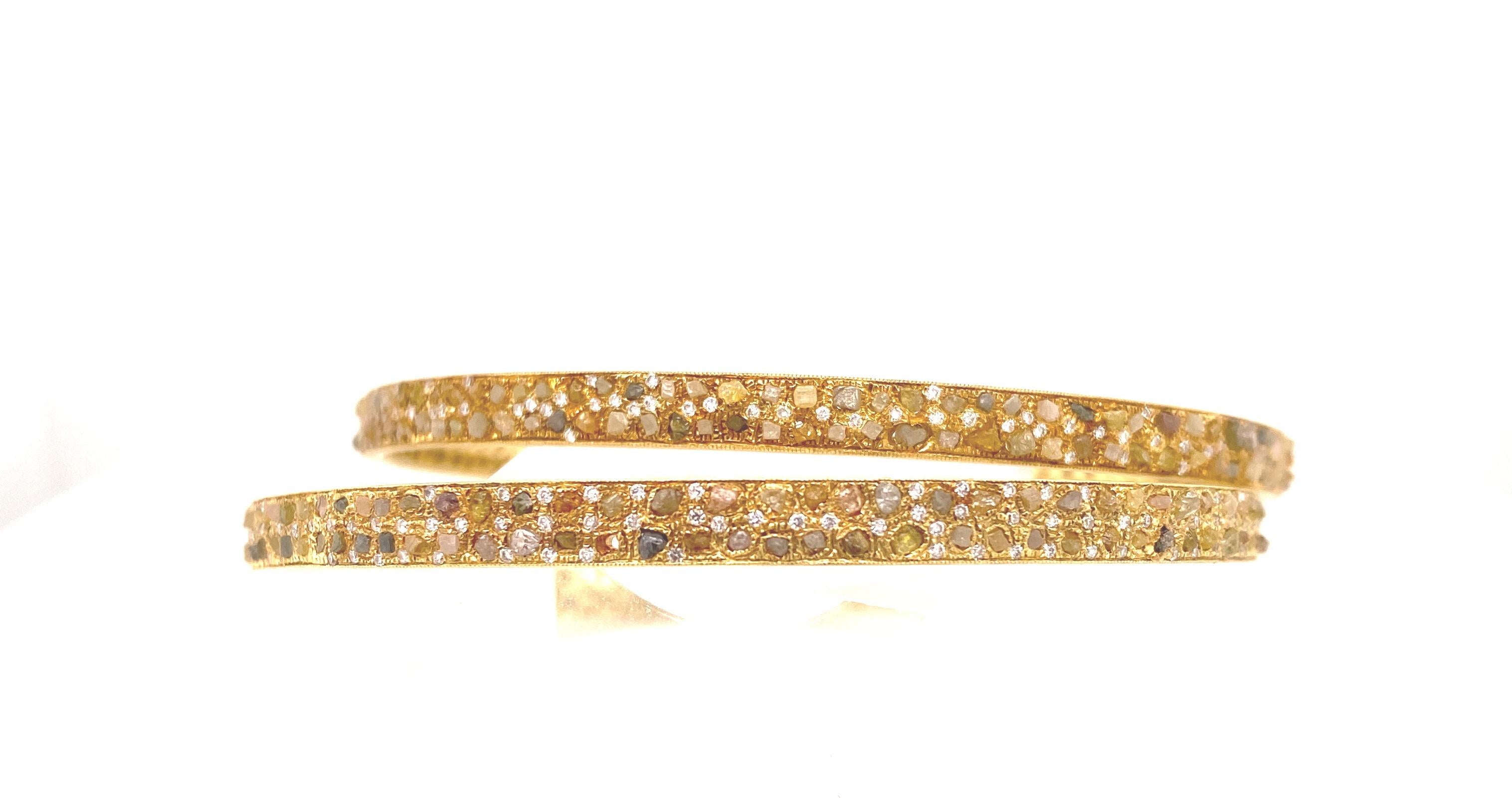 Designer Signed Pair of Fancy Color Raw 7.85 Carat Diamonds 18K Gold Bangles In Good Condition In Woodland Hills, CA