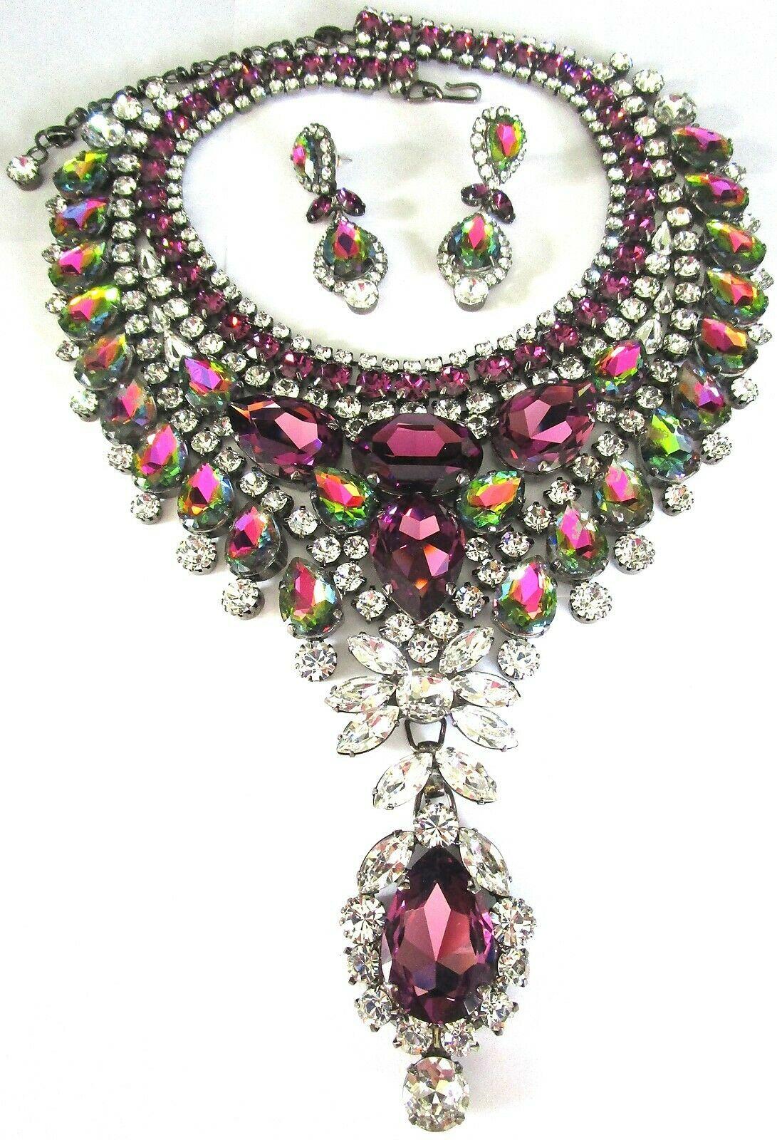 Modernista Collana firmata dal designer Thorin & Co con cristalli scintillanti a più gemme in vendita