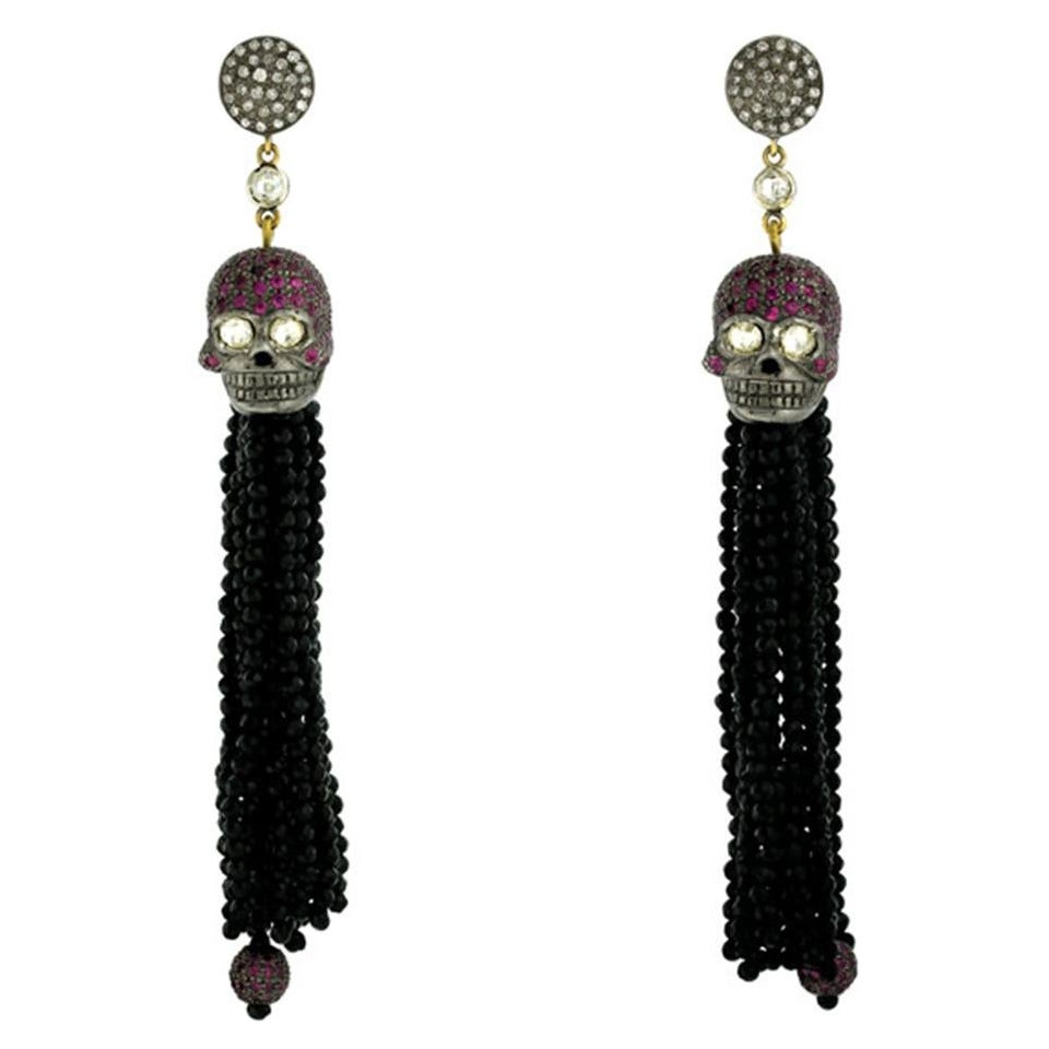 Boucles d'oreilles à pompon crâne de créateur en argent et onyx avec rubis, diamants et onyx
