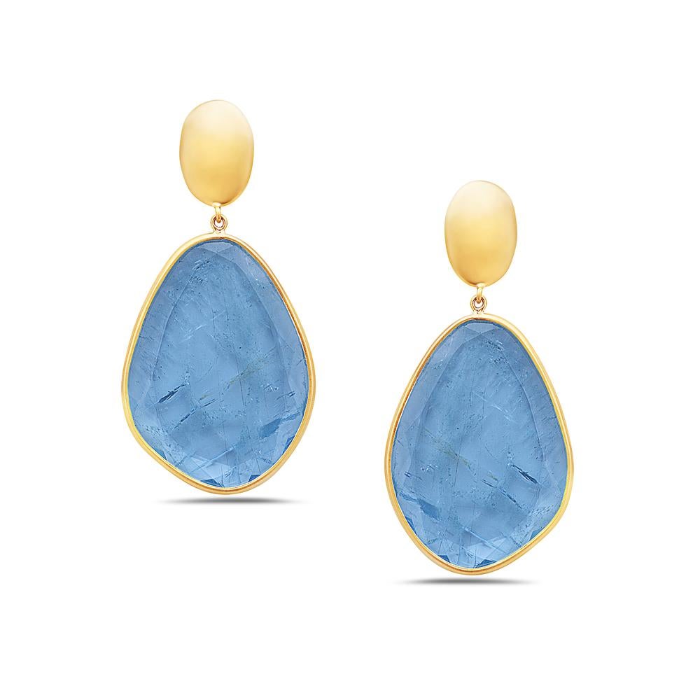 Modern Pear Shaped Sliced Aquamarine Earrings Made in 18k Yellow Gold For Sale