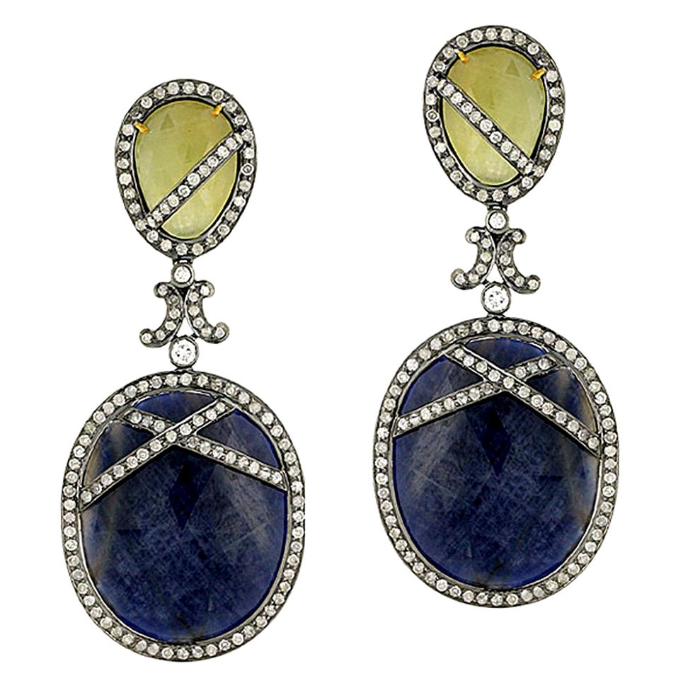 Boucles d'oreilles design en forme de tranches de saphir avec diamants
