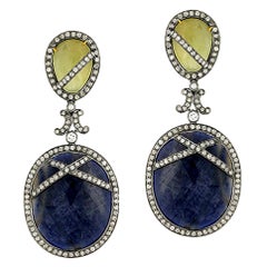 Boucles d'oreilles design en forme de tranches de saphir avec diamants