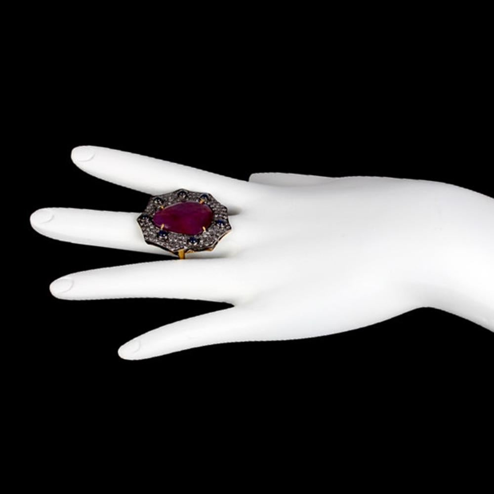 Ring aus Gold und Silber mit geschliffenem rosa Saphir und Pavé-Diamanten (Gemischter Schliff) im Angebot