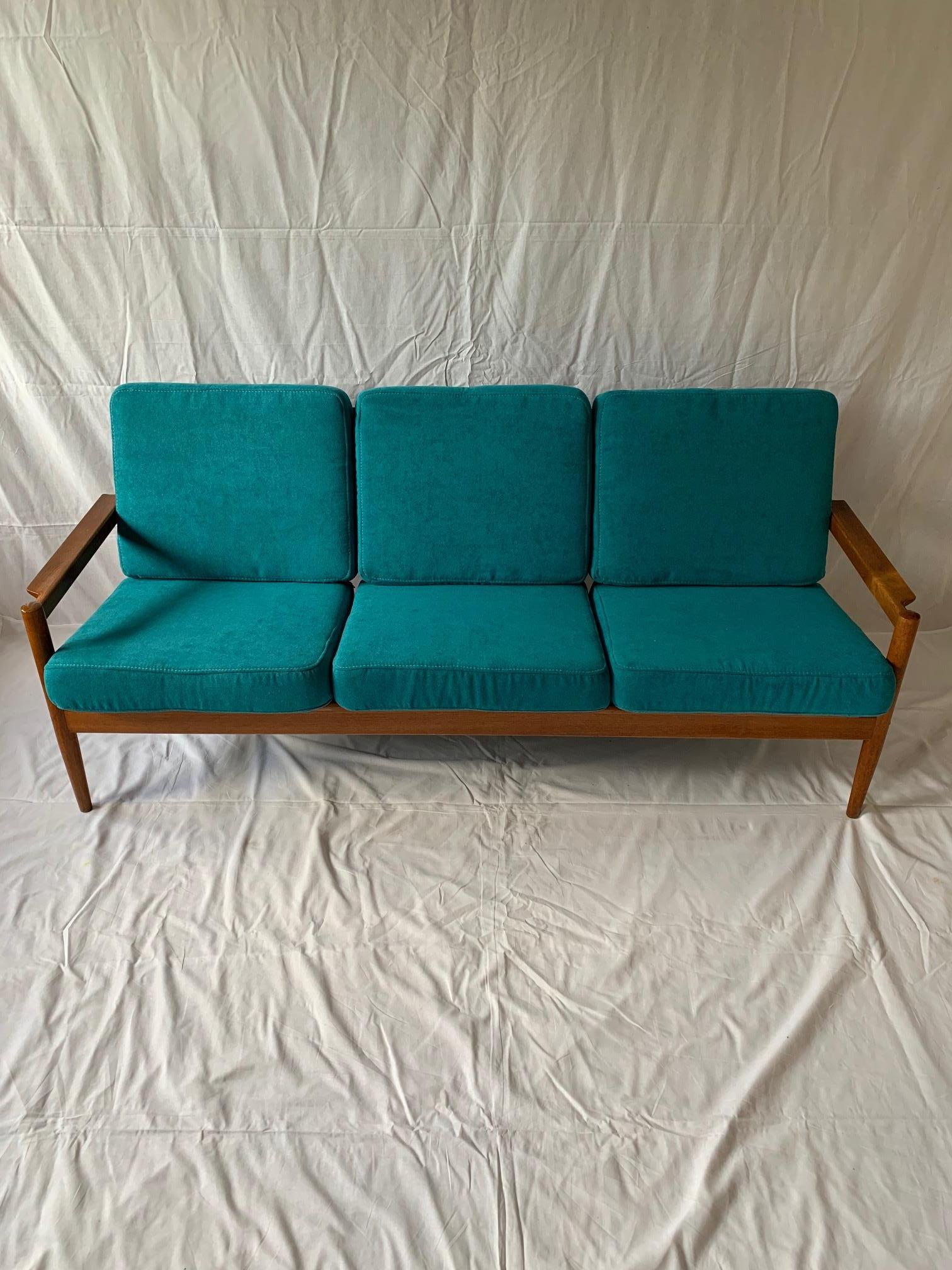 Danish sofa designed by Børge Jensen & Sønner for Bernstorffsminde Møbelfabrik. Fully original, signed with new upholstery. A high-class material with an age-appropriate texture was used. A timeless, Classic Danish form. Perfect workmanship.