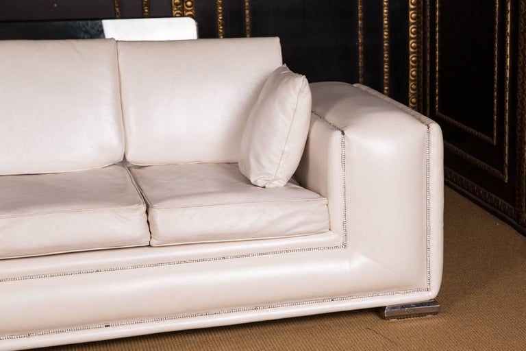 Designer-Sofa, viersitzige Sitzfläche mit Swarovski-Steinen und  Strasssteinen im Angebot bei 1stDibs
