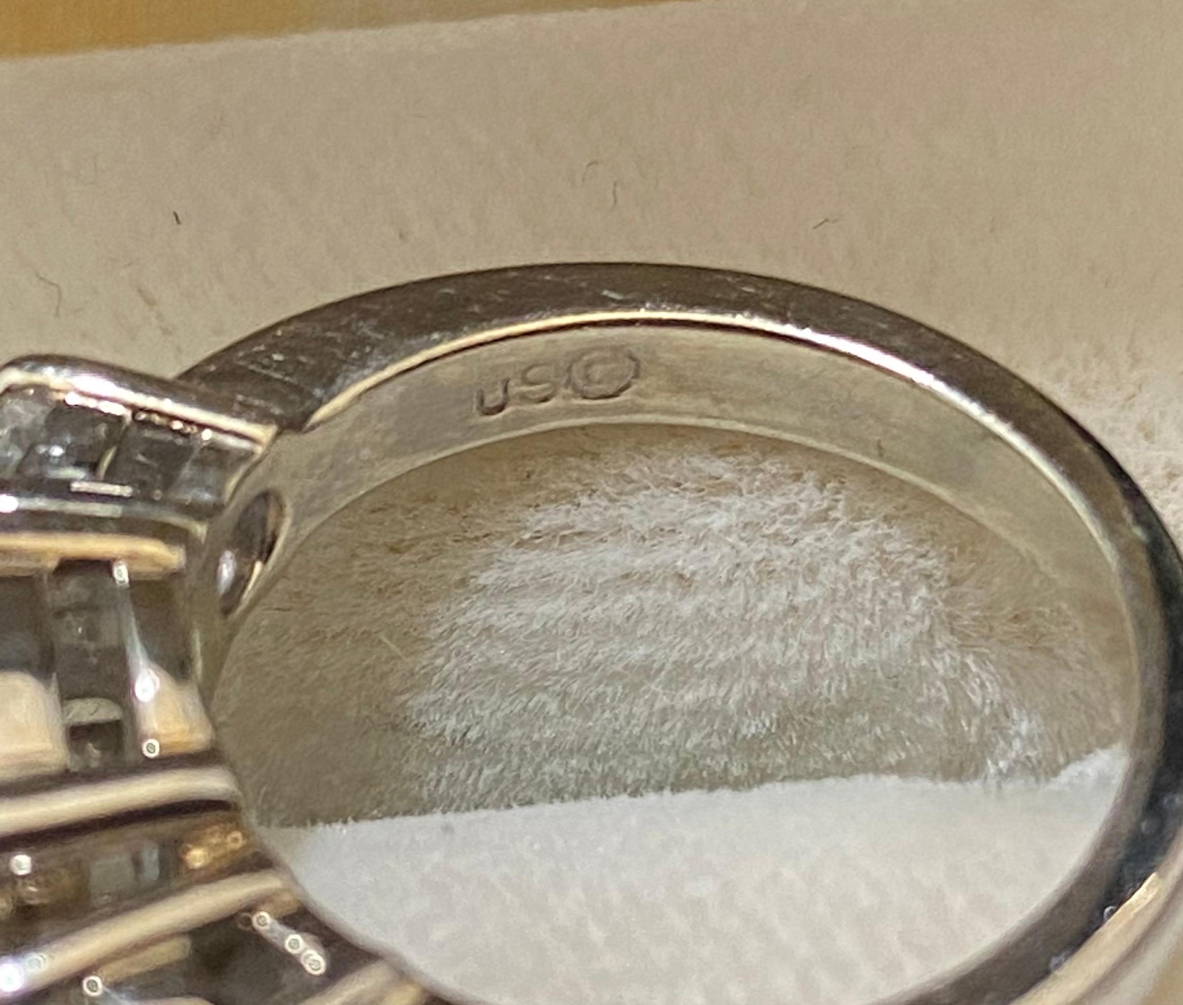 Designer-Verlobungsring aus massivem Weißgold mit drei Steinen und Diamanten 6+ Karat im Angebot 2