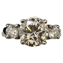 Designer-Verlobungsring aus massivem Weißgold mit drei Steinen und Diamanten 6+ Karat
