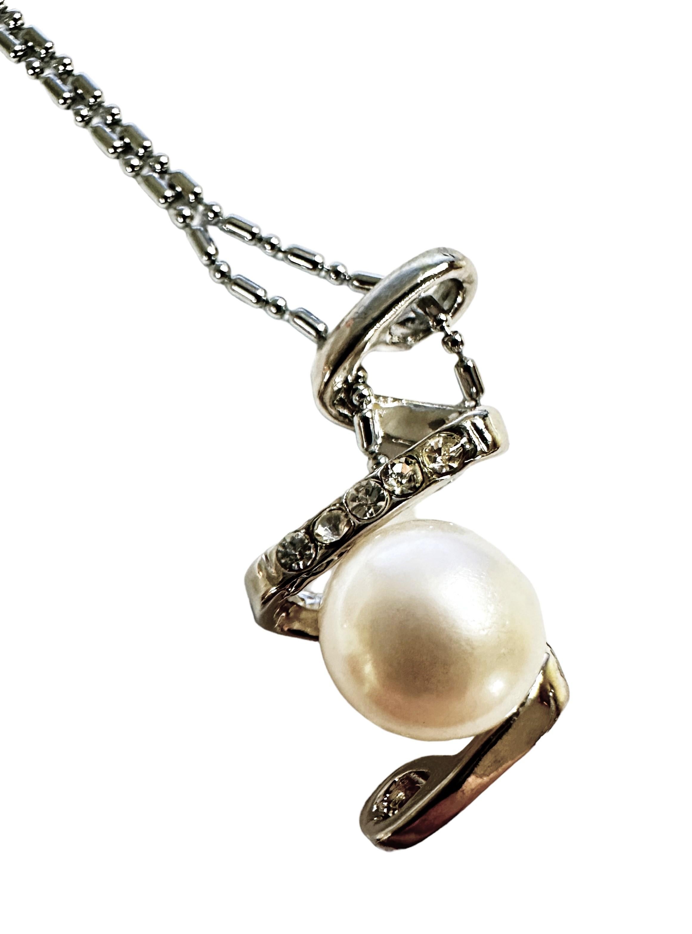 Designer Sterling Silver & Pearl Pendant Necklace 16 Inches For Sale 3