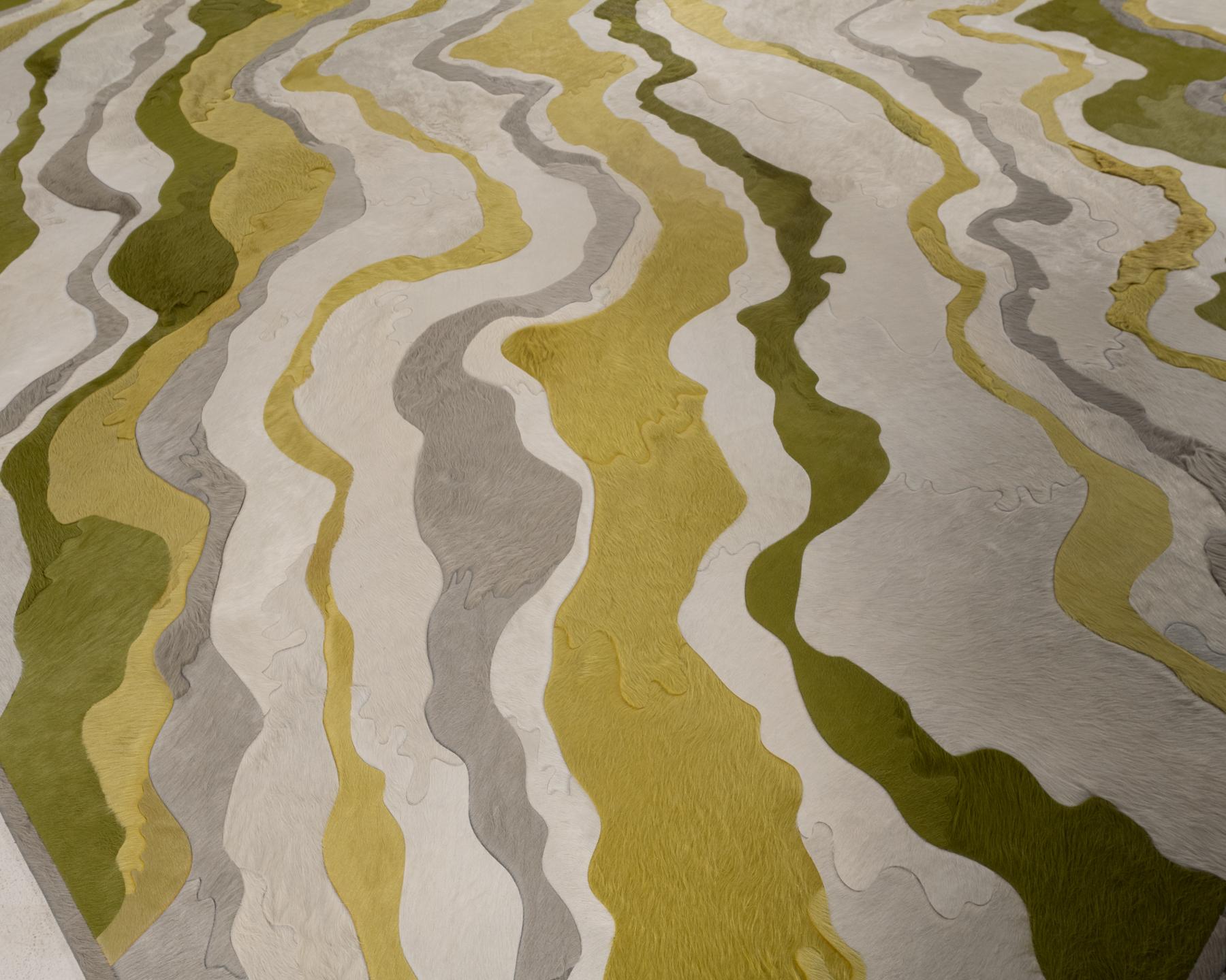 Questo tappeto Submerge Hide è stato progettato in collaborazione da Kyle Bunting e dall'interior designer Marc Thee per la loro collezione di tappeti 2018. 

Informazioni sul design:
Attraverso un riscaldamento e un raffreddamento estremi, il magma
