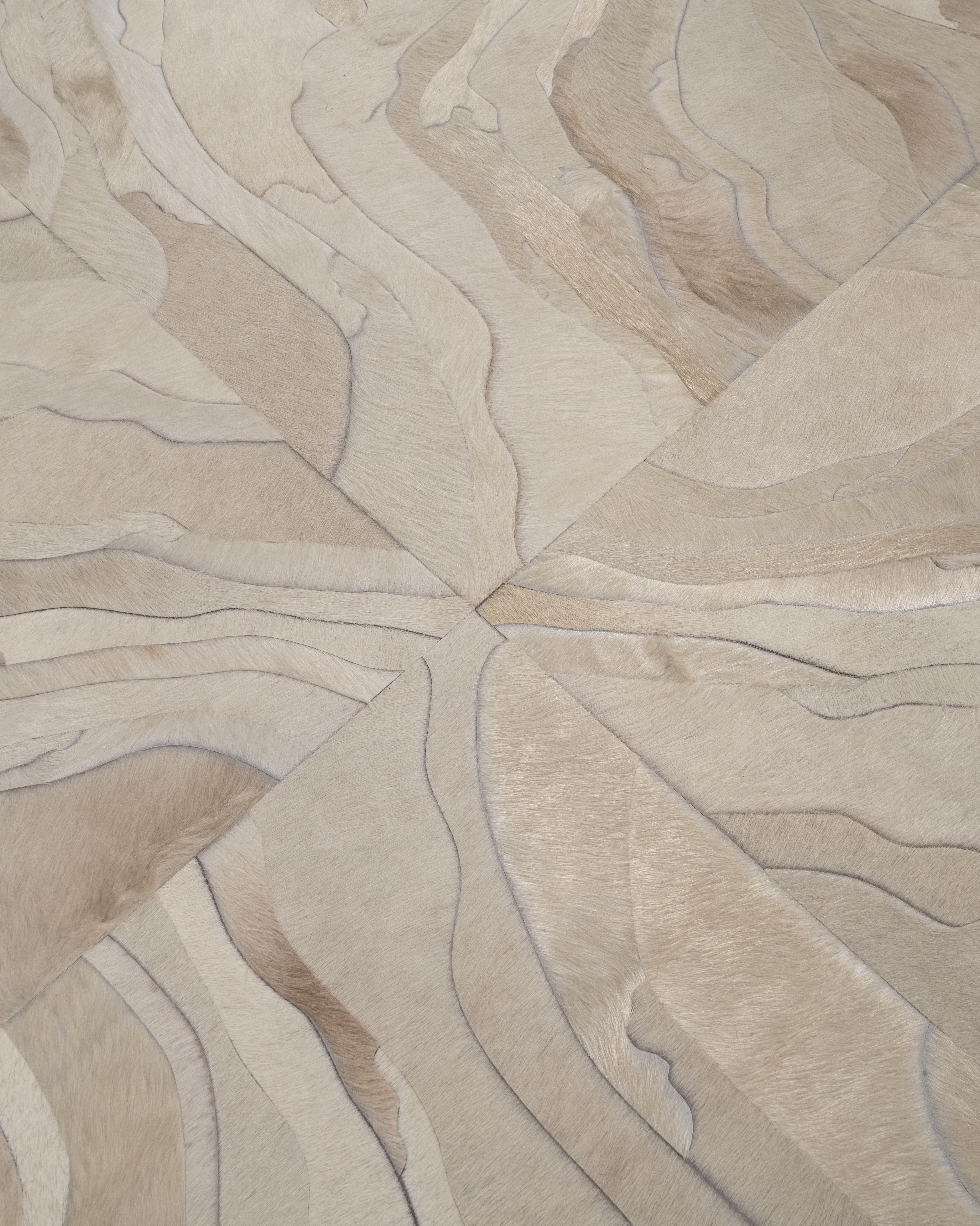 Ce tapis Submerge Hide a été conçu en collaboration entre Kyle Bunting et le designer d'intérieur Marc Thee pour leur collection de tapis 2018. 

A propos du Design/One :
Sous l'effet d'un réchauffement et d'un refroidissement extrêmes, le magma se