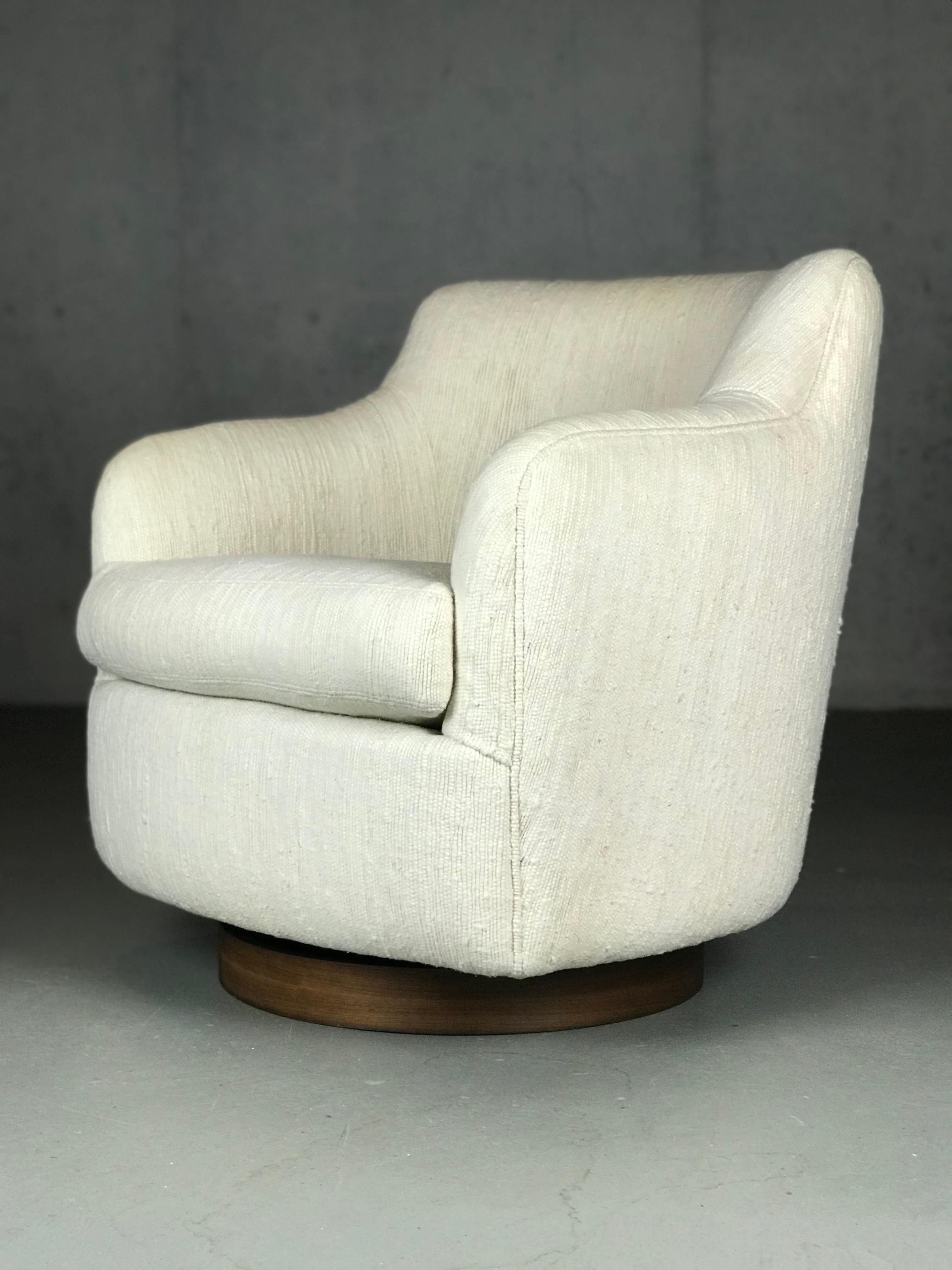 Designer Swivel and Tilt Lounge Chairs by Milo Baughman for Thayer Coggin 1
