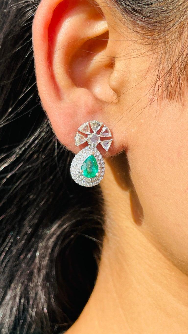 Designer Teardrop Earrings made in Emerald & Diamond with 14k White Gold In New Condition For Sale In New York, NY