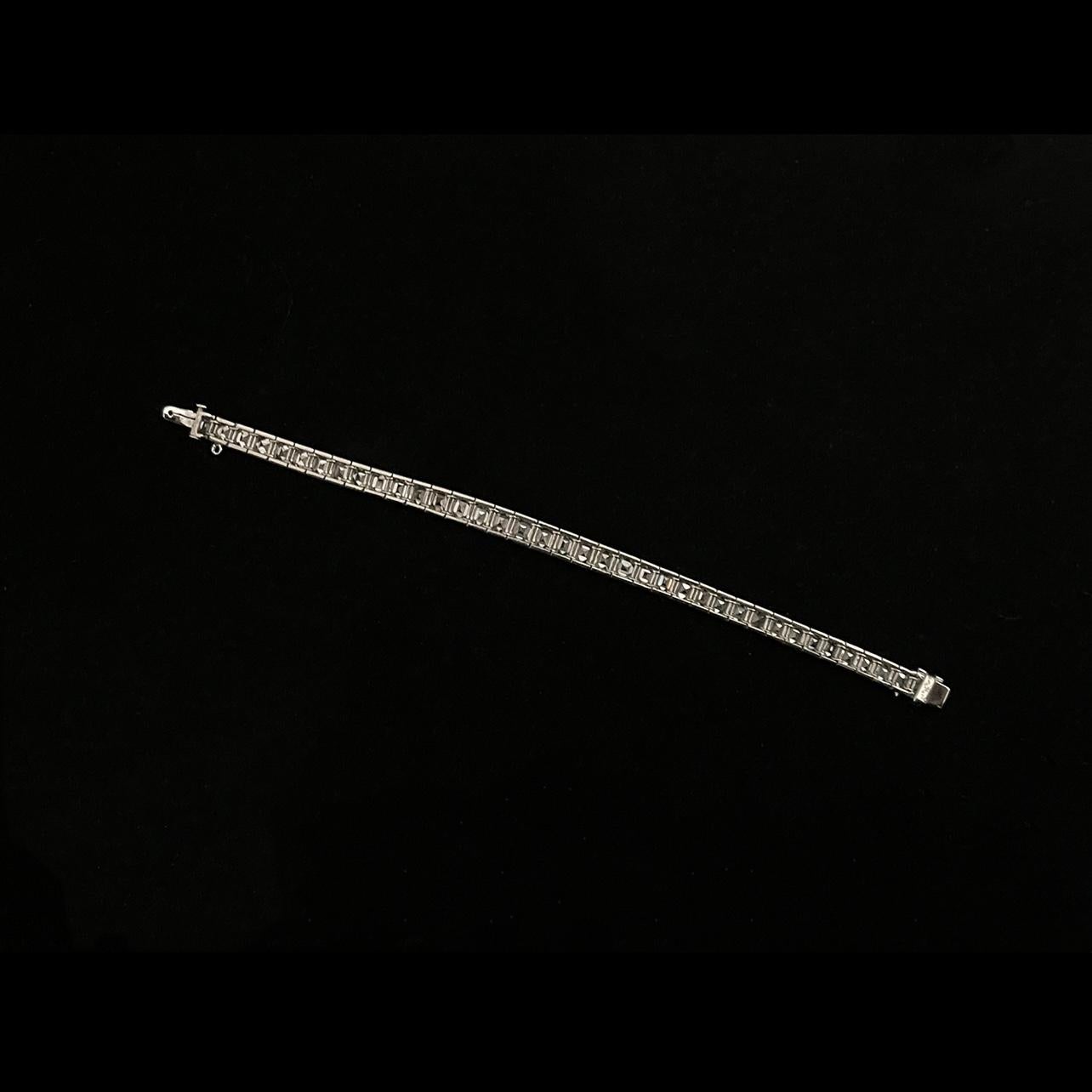 Designer-Tennisarmband mit 39 Diamanten, DIF-Qualität, 36 Karat (Smaragdschliff) im Angebot