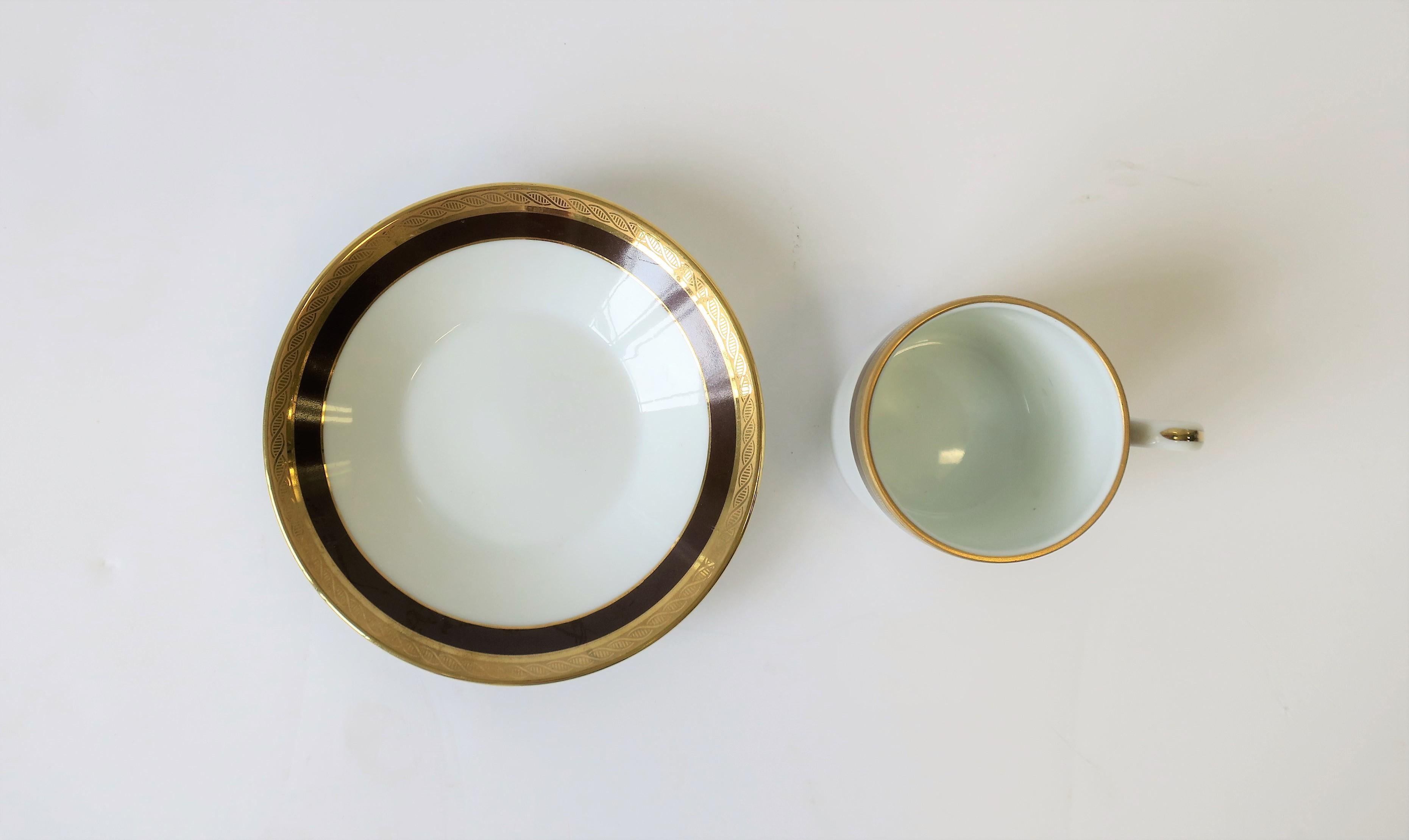 Designer White and Gold Italian Espresso Cup and Saucer by Richard Ginori In Excellent Condition In New York, NY