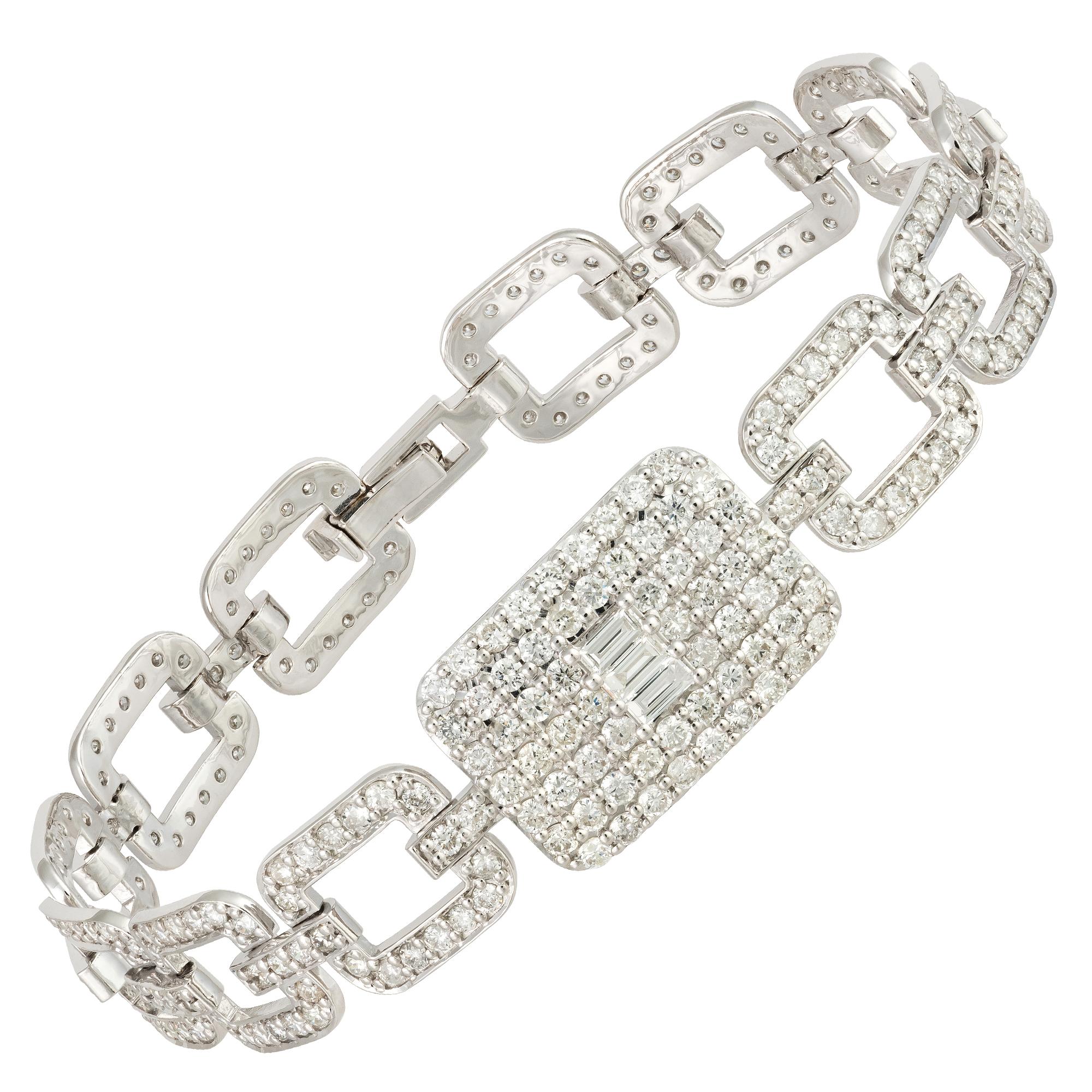 Modern Designer White Gold 18K Bracelet Diamond for Her For Sale
