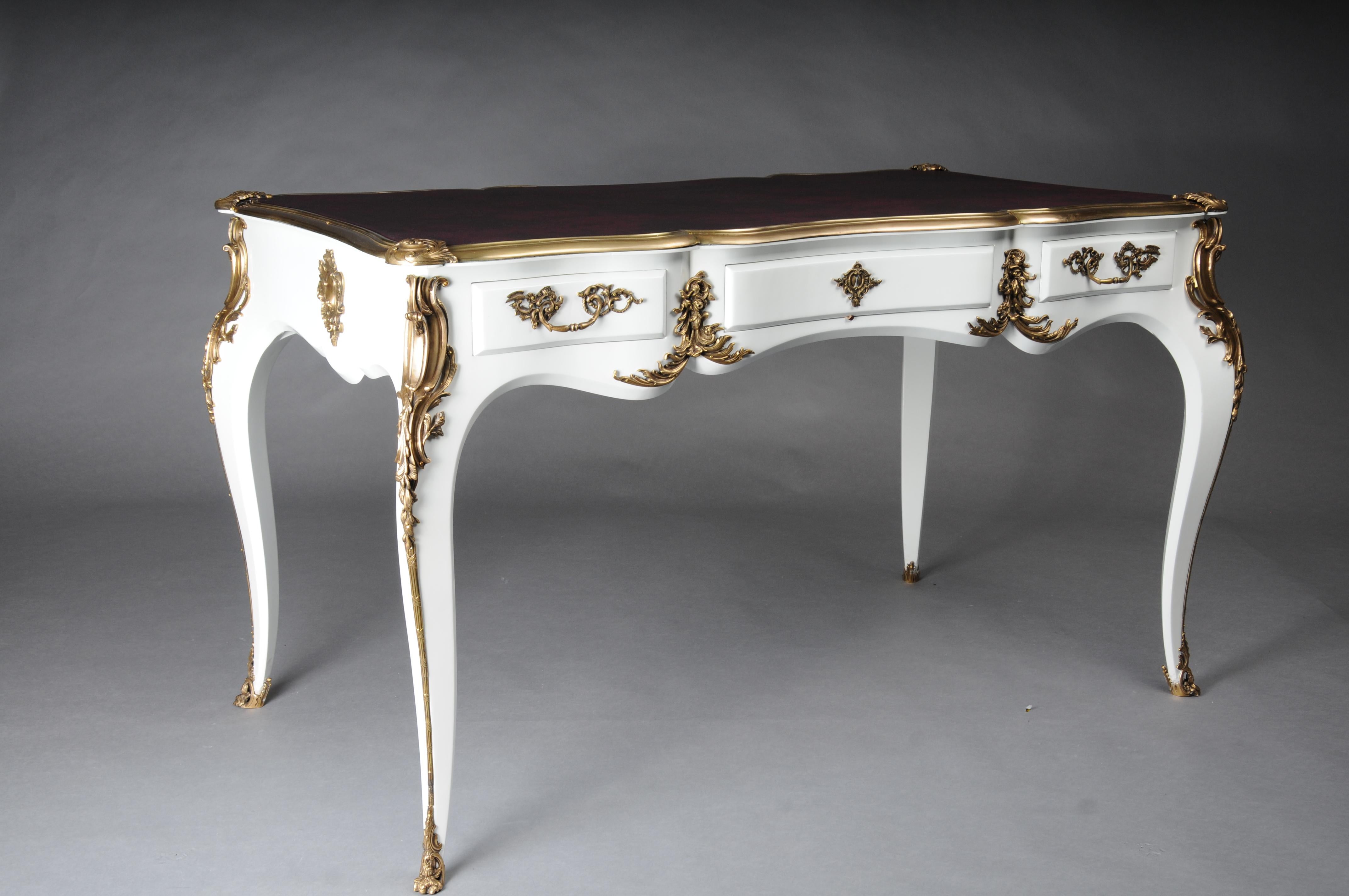 Bureau design/Bureau Plat en style Louis XV, blanc brillant et or en vente 8