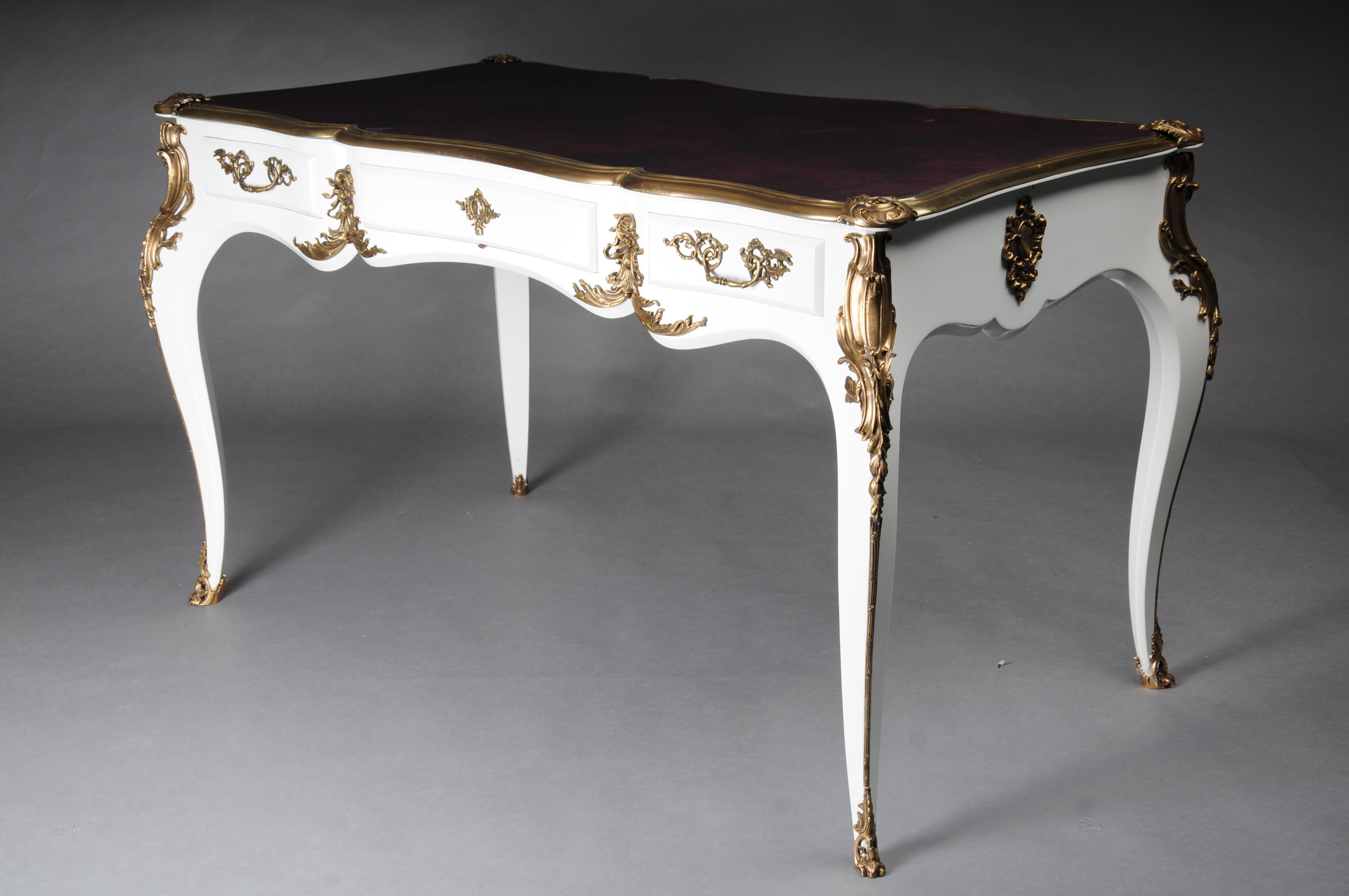 Bureau design/Bureau Plat en style Louis XV, blanc brillant et or en vente 11