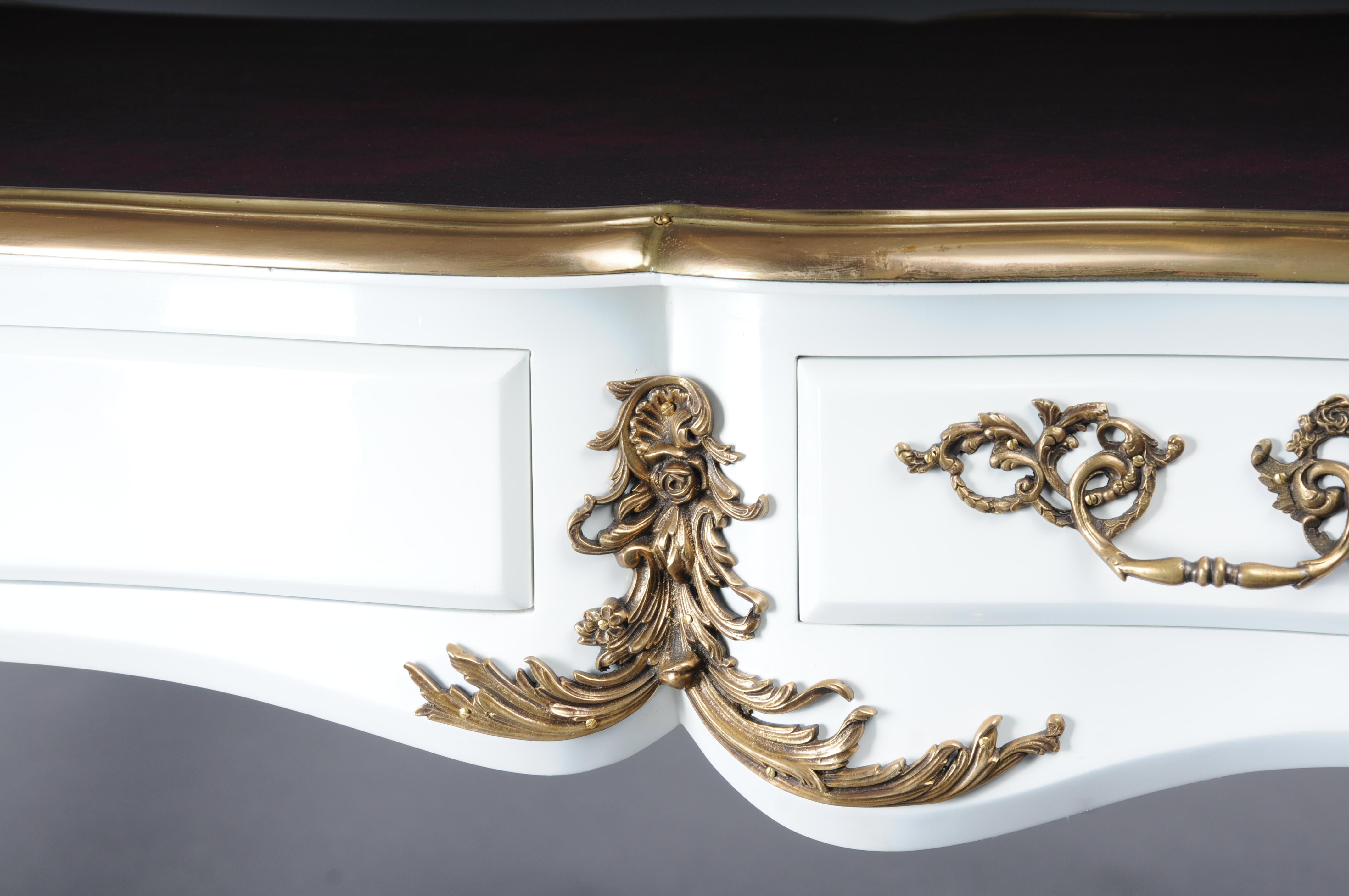 Bureau design/Bureau Plat en style Louis XV, blanc brillant et or Bon état - En vente à Berlin, DE
