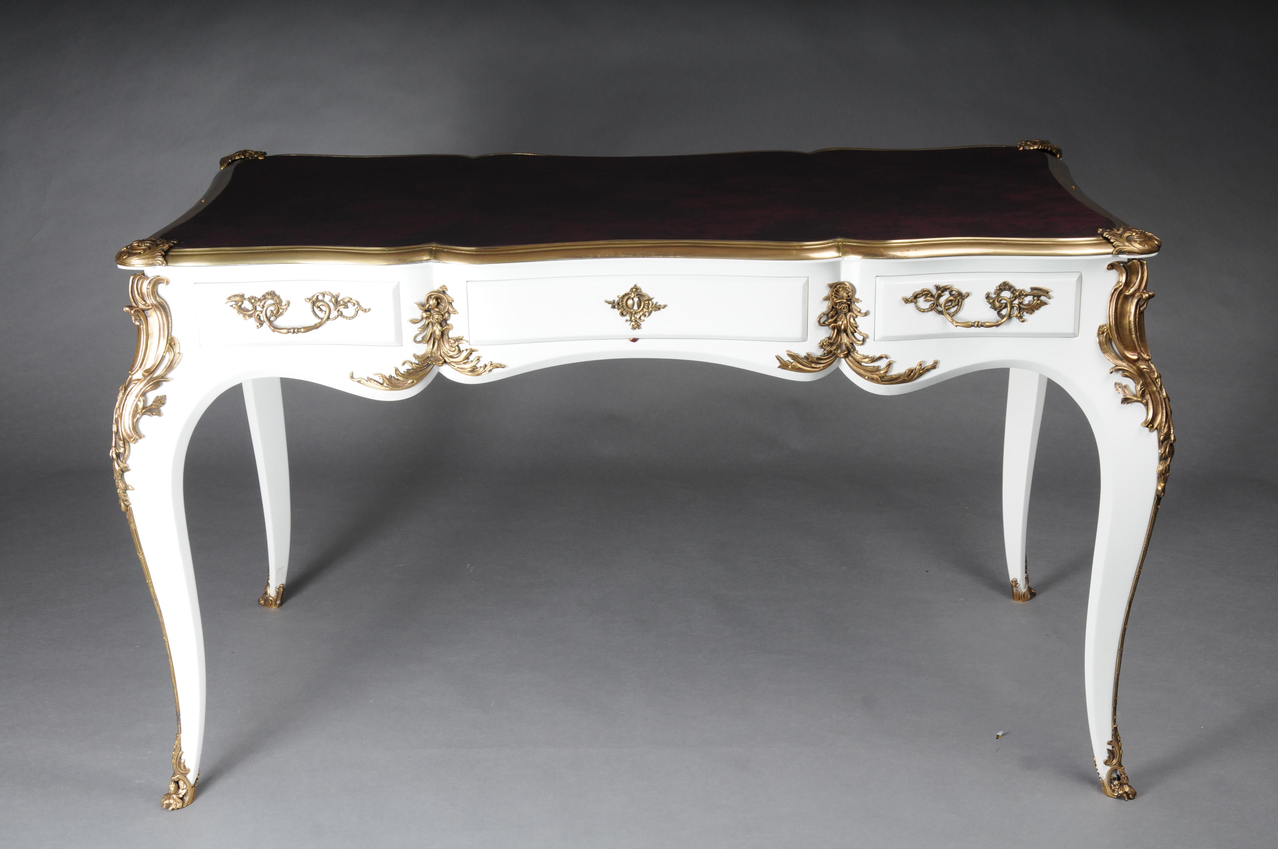 Bureau design/Bureau Plat en style Louis XV, blanc brillant et or en vente 2