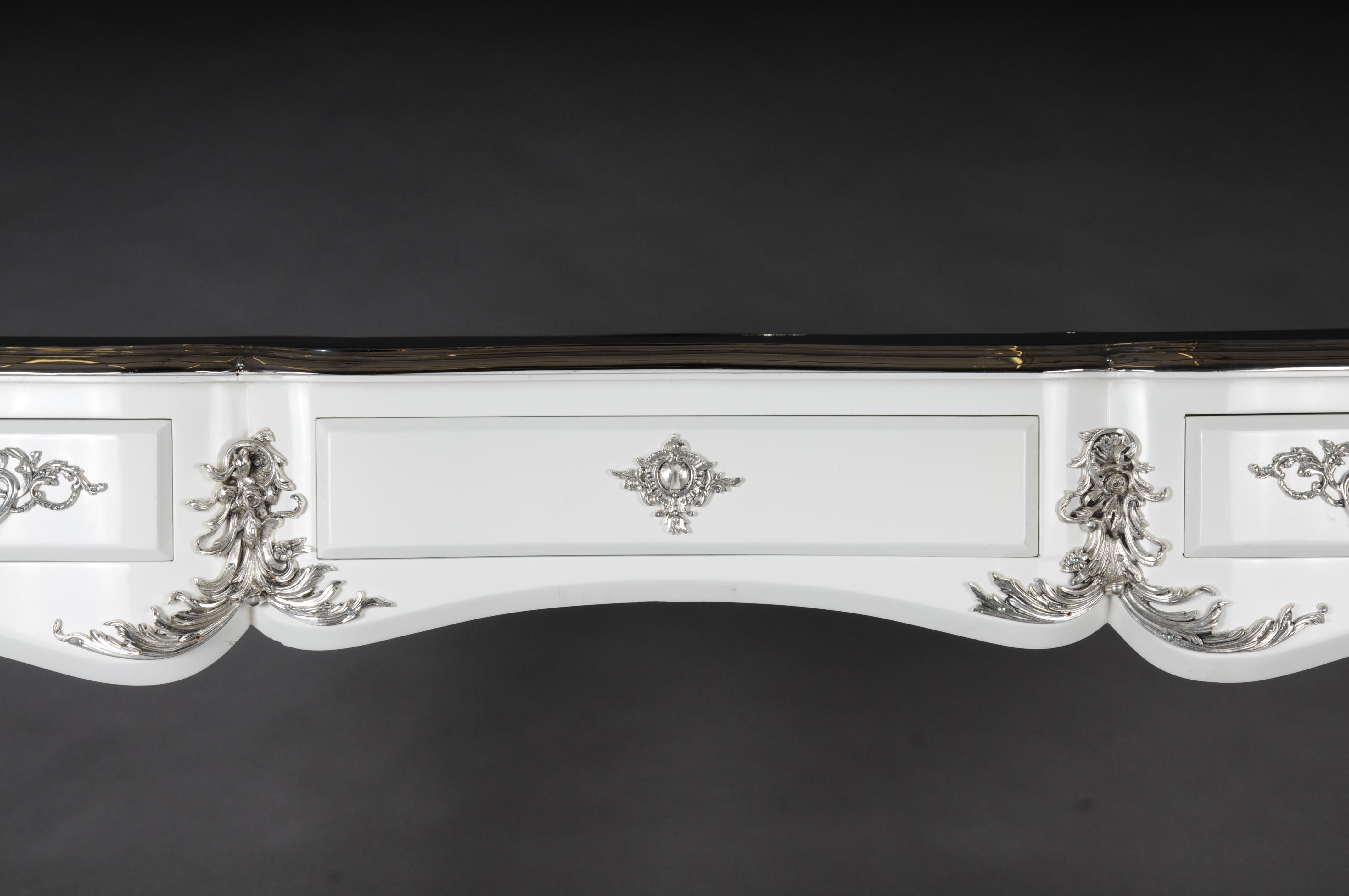 Designer-Schreibtisch/Bureau-Teller im Louis-XV-Stil, hochglänzend Weiß und Silber (Gemalt) im Angebot