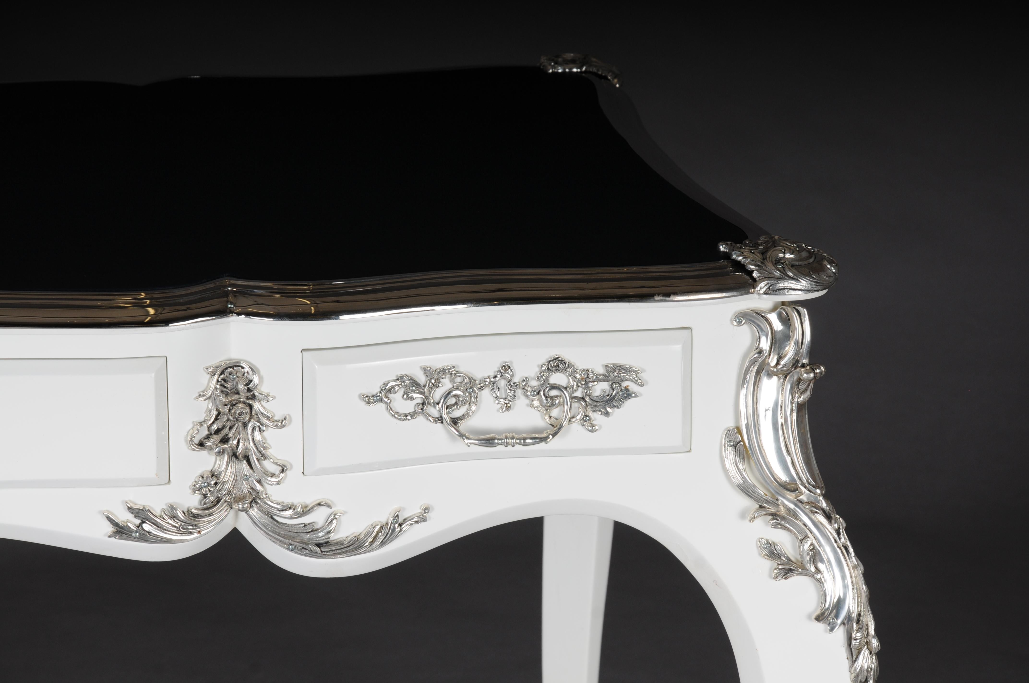 Designer-Schreibtisch/Bureau-Teller im Louis-XV-Stil, hochglänzend Weiß und Silber (20. Jahrhundert) im Angebot