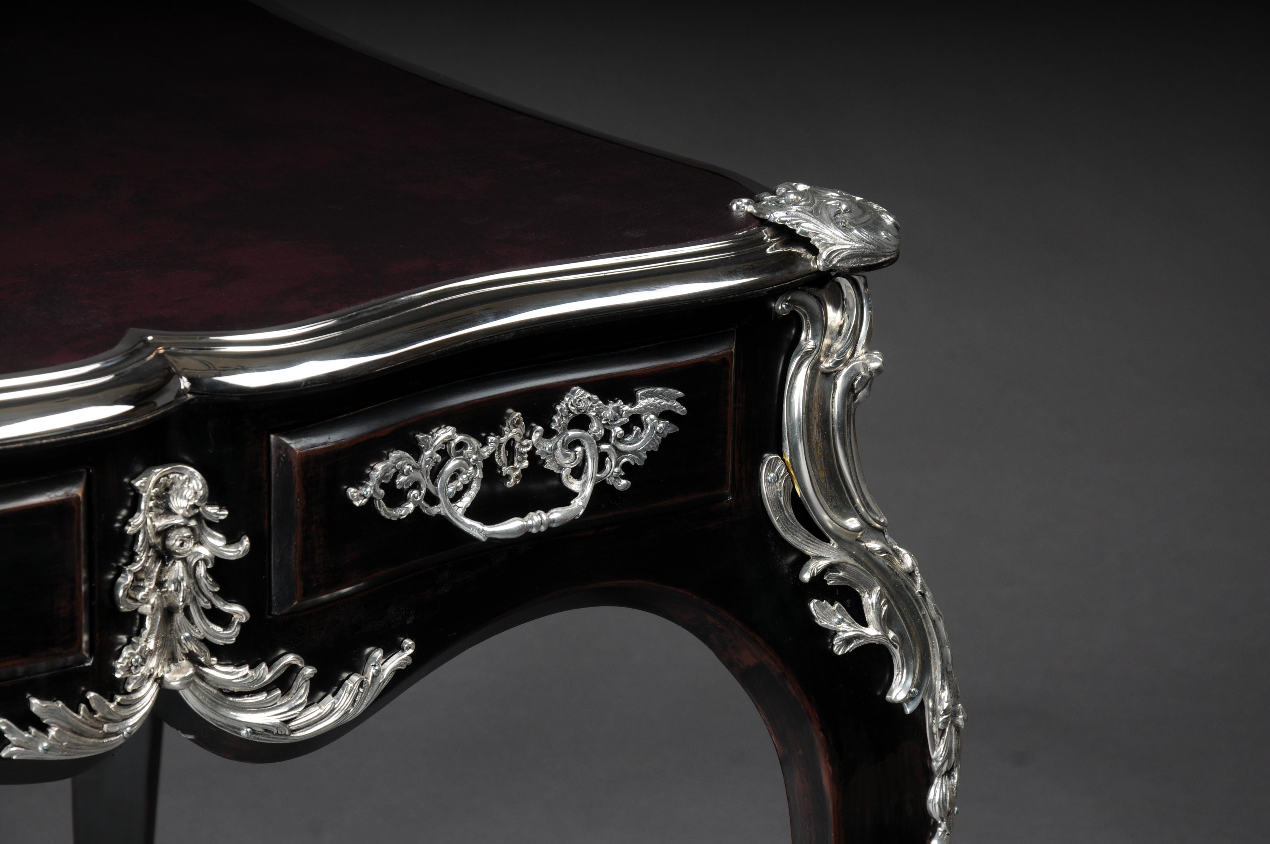 XX secolo Scrivania di design / bureau plat in stile Luigi XV Piano Black con argento in vendita