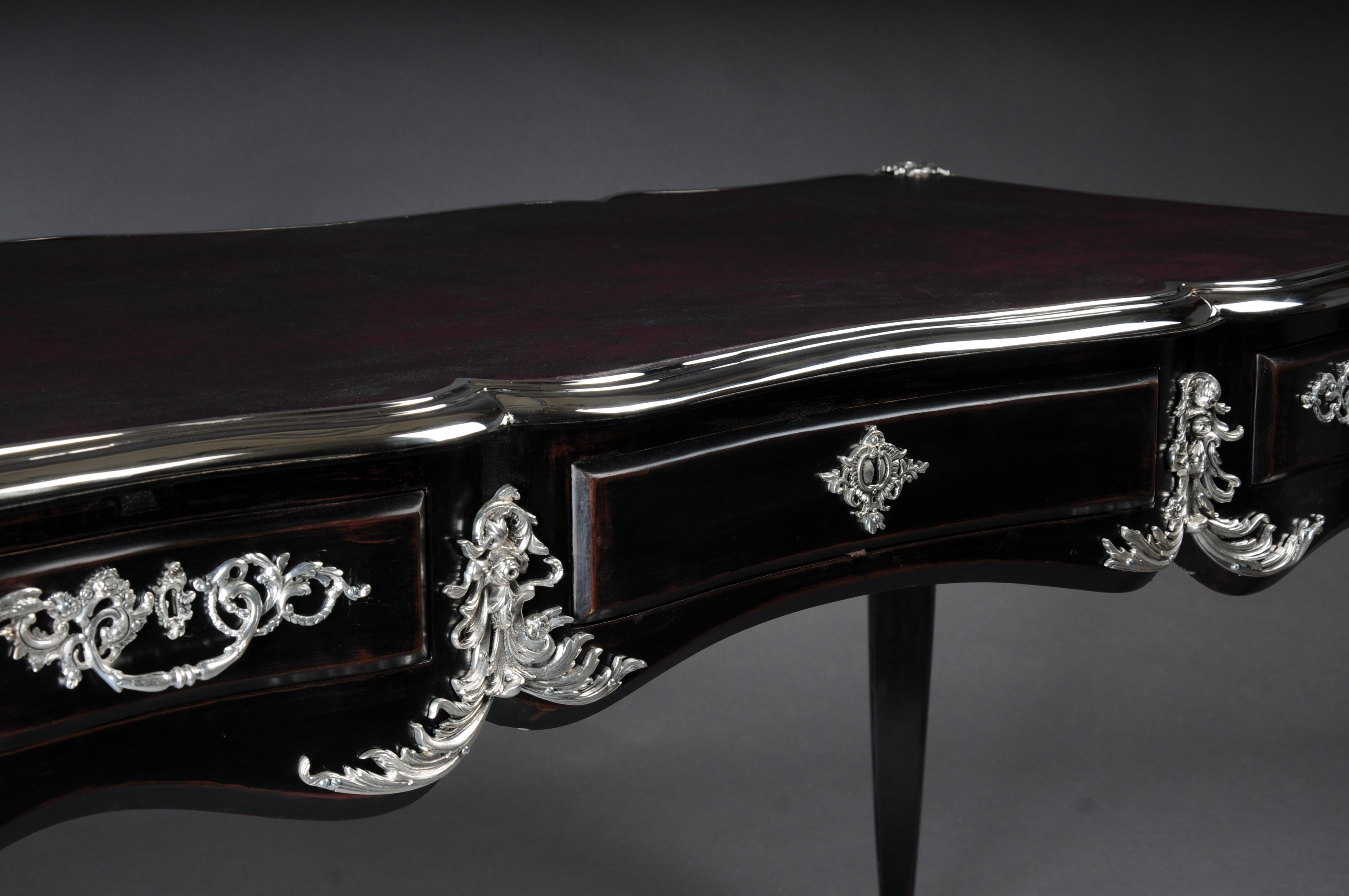 Ottone Scrivania di design / bureau plat in stile Luigi XV Piano Black con argento in vendita