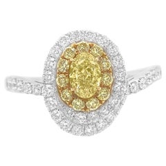 Bague de fiançailles de forme ovale en diamant jaune et diamant blanc
