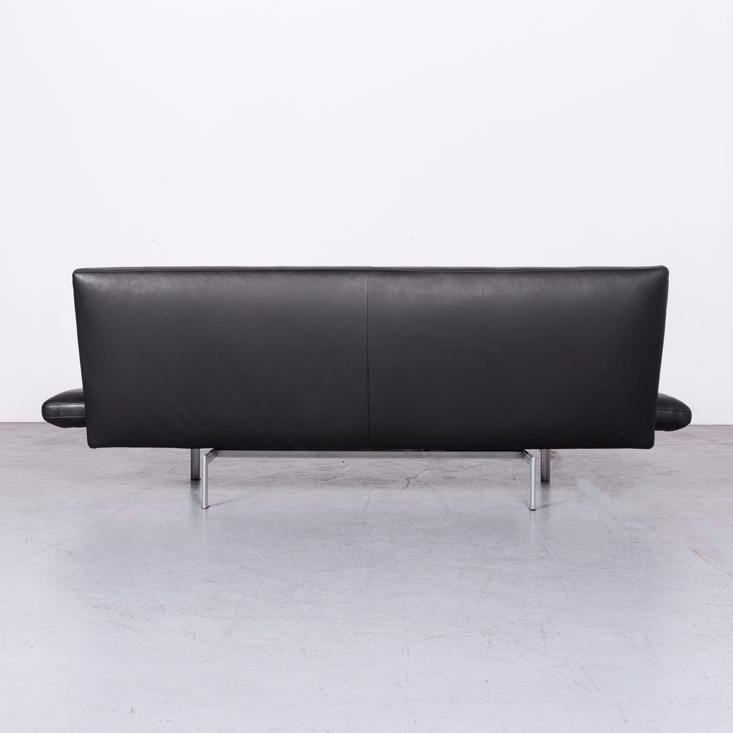 Designo Flyer Designer Leder-Sofa mit schwarzer Dreisitzer-Kommode und Funktion 5
