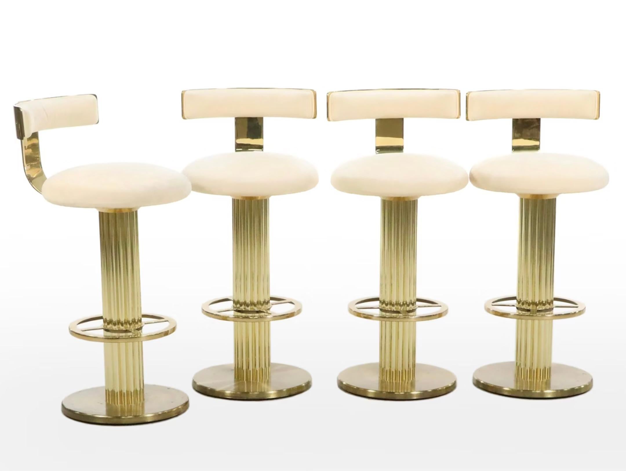 
Prenez place, de préférence sur l'un de ces emblématiques tabourets de bar en laiton de Designs for Leisure, la référence en matière de sièges de luxe dans les années 1980 et 1990. Apprécié par les professionnels de la décoration d'intérieur et
