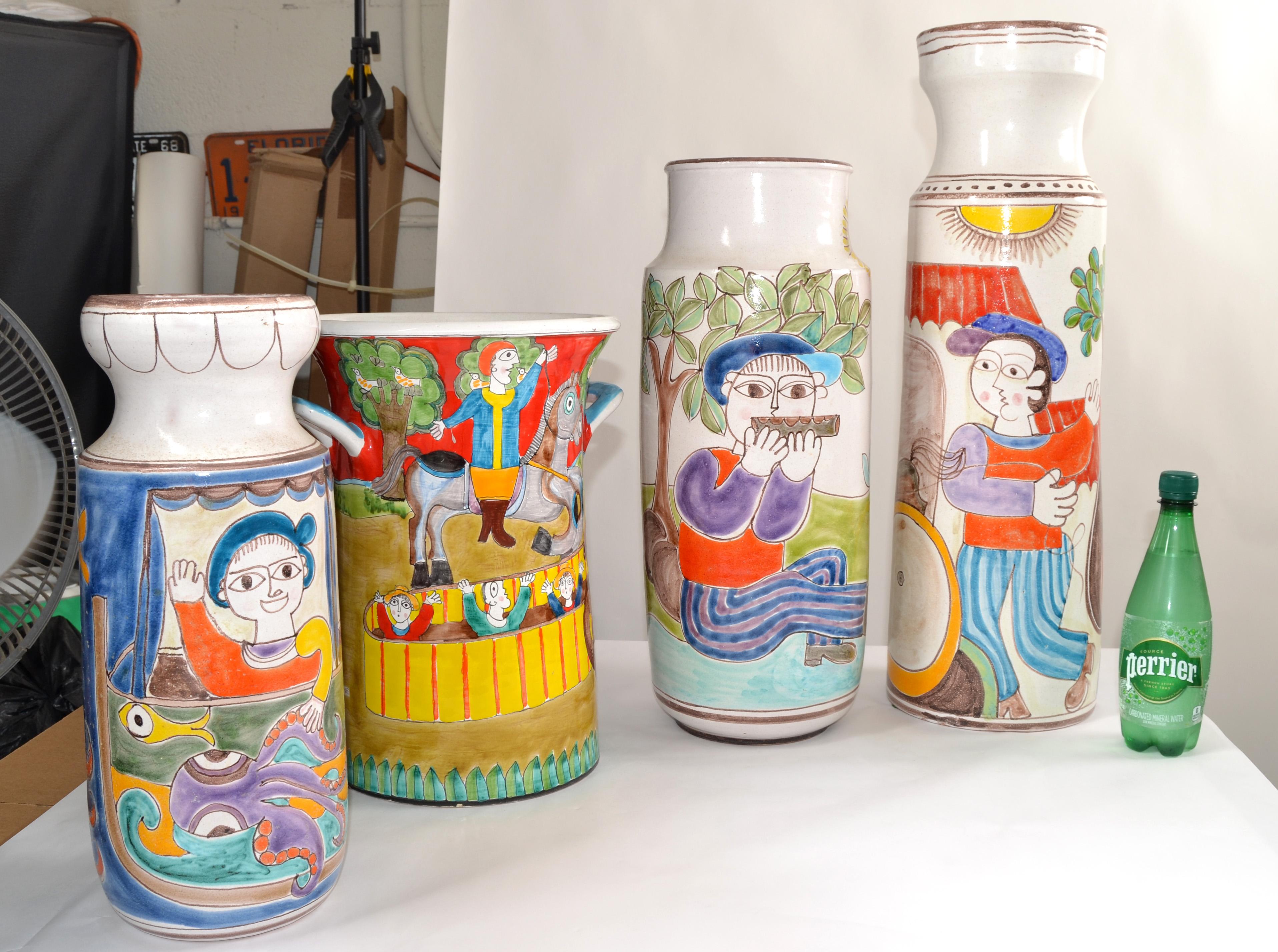Milieu du XXe siècle Vase en poterie d'art peint à la main, récipient avec poignées chevaux de cirque, de DeSimone, Italie en vente