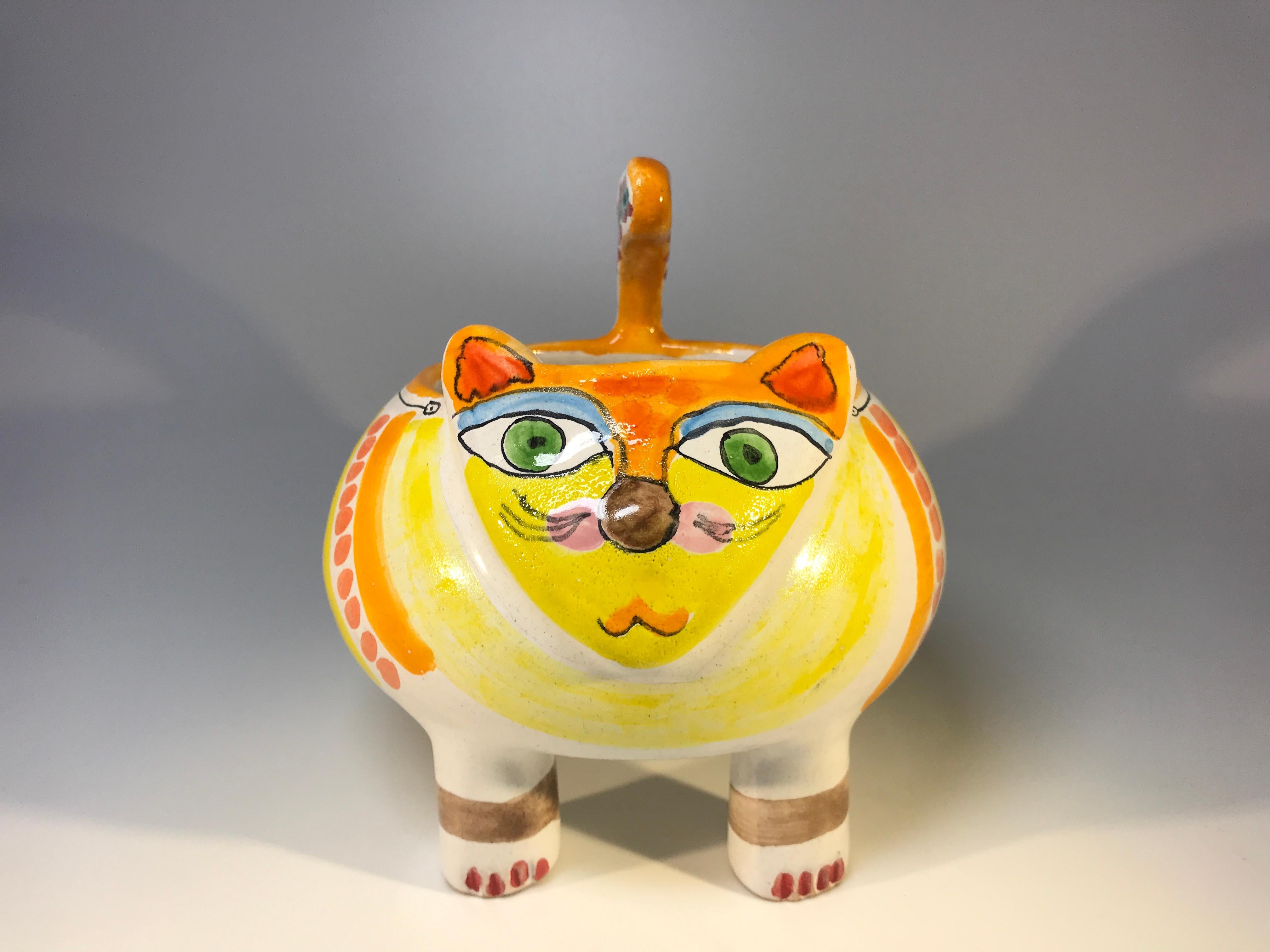 DeSimone of Italy, Ceramic Hand Painted Gazing Cat Cache Pot, 1960's In Good Condition In Rothley, Leicestershire
