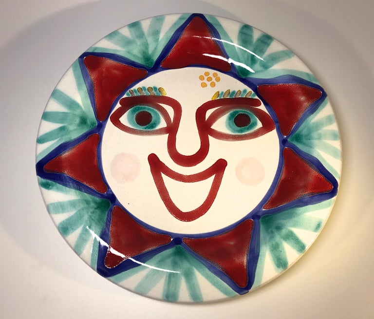 Happy and smiley hand painted ceramic plate from DeSimone, Italy, circa 1960s
A super, fun plate from DeSimone
Signed DeSimone to reverse
circa 1960s
Measures: Height 1 inch, dameter 10 inch
In very good condition with excellent color.
