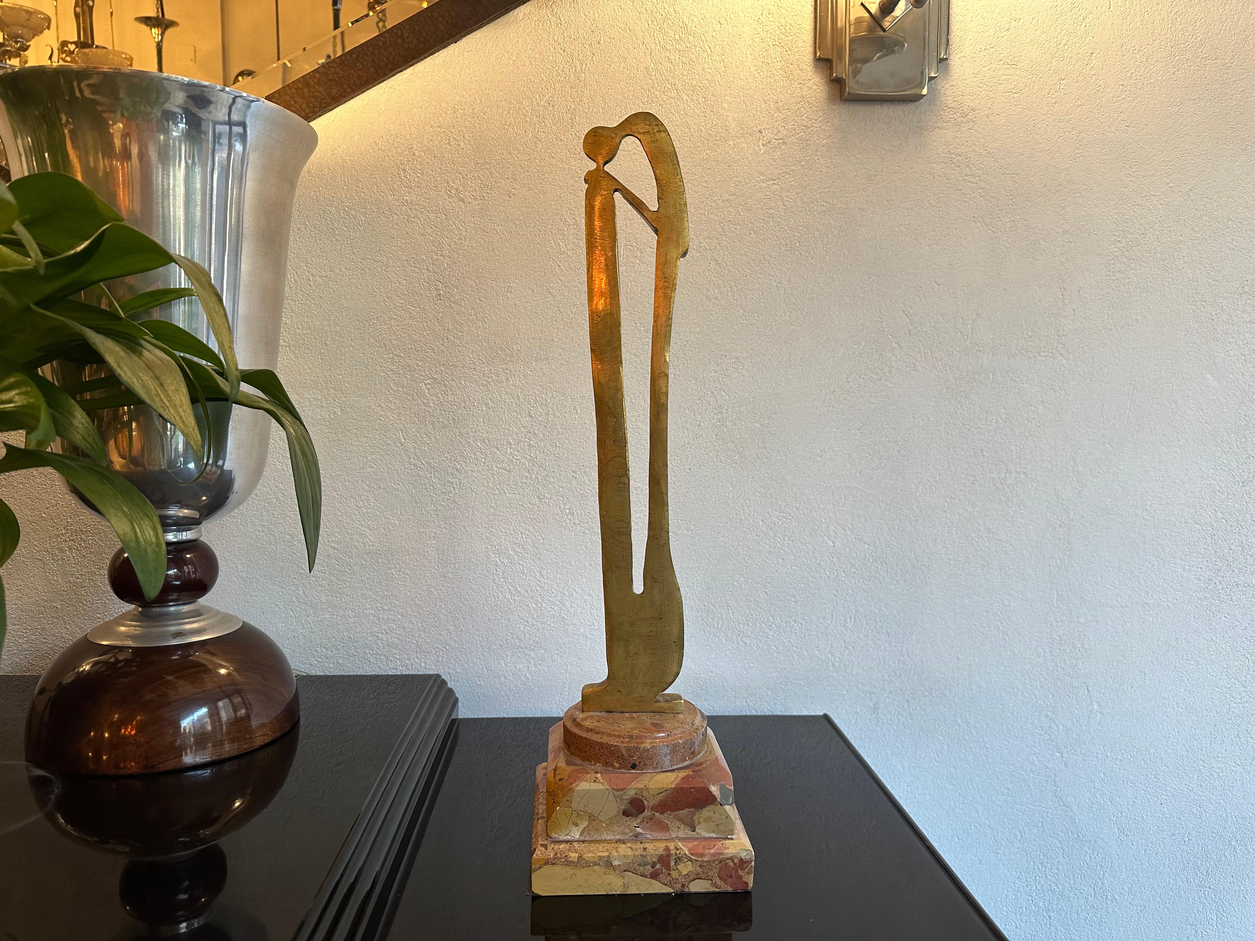 Design/One: Carlos de Lamota
An He è nato il 13 agosto 1924 nella provincia di San Juan, in Argentina. La sua passione per l'arte è iniziata in tenera età. A 11 anni frequenta il laboratorio di Anita Volspranky e successivamente prosegue gli studi