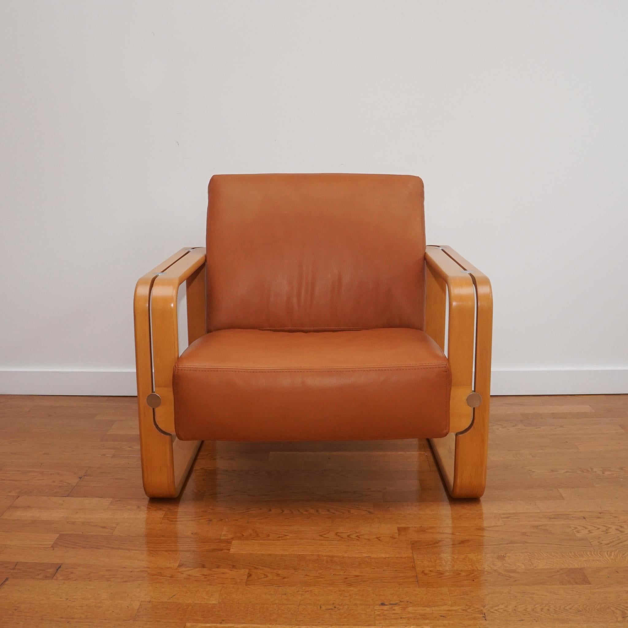 This vintage Design Stoll Giroflex armchair was manufactured in Switzerland in the 1970s. It is in very good vintage condition but has underdone a modest transformation with lightly restored wood finish and new premium leather upholstery. The