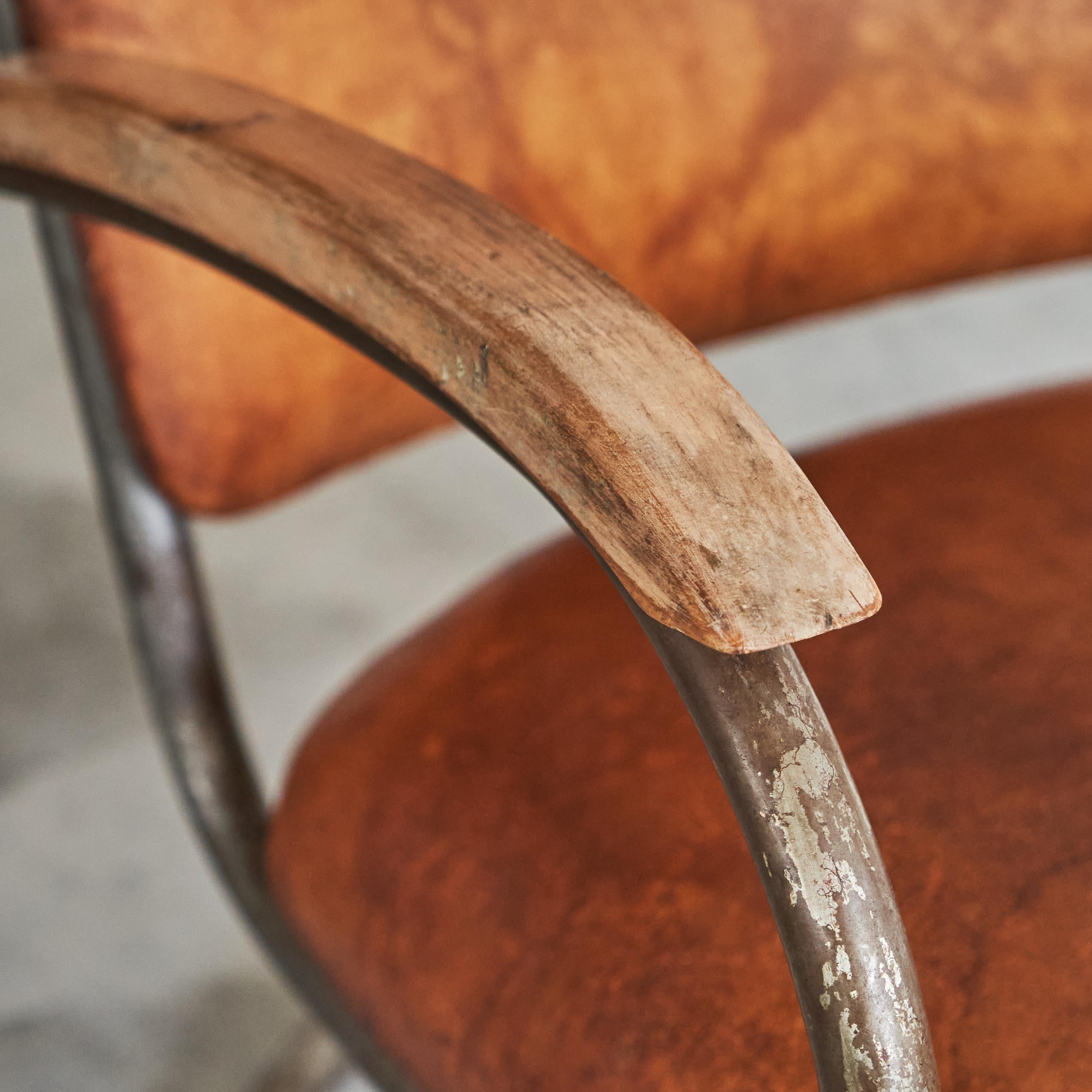 Desirable Paar röhrenförmige Loungesessel aus patiniertem cognacfarbenem Leder, 1930er Jahre (Stahl) im Angebot