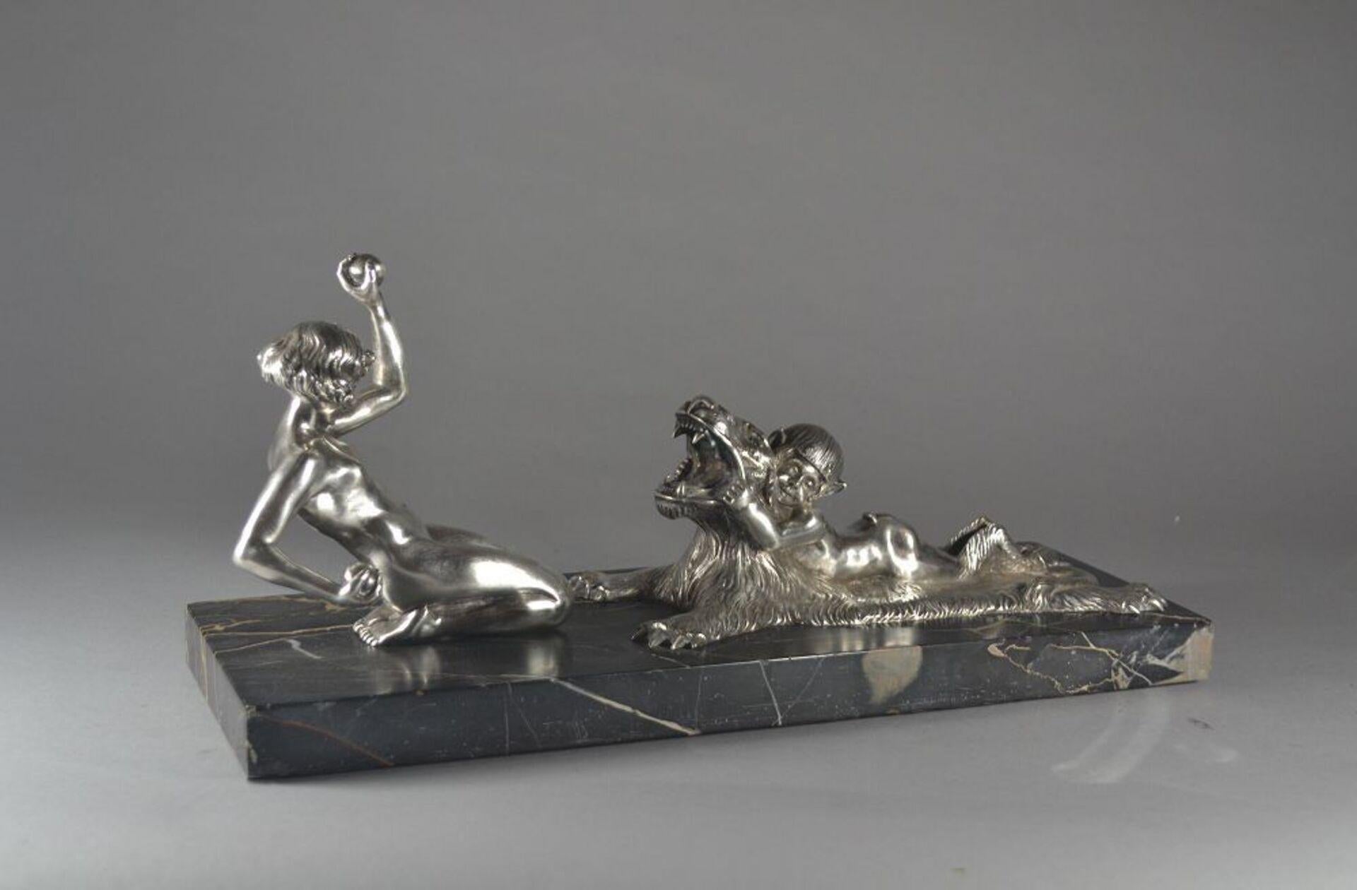 A rare bronze group of a lady playing with a young faun lying on a tiger skin.
Funny scene of the lady throwing balls in the tiger mouth, the faun trying to keep it open.
Lady and Faun are signed.
Silver plated bronze.
Portoro marble base.