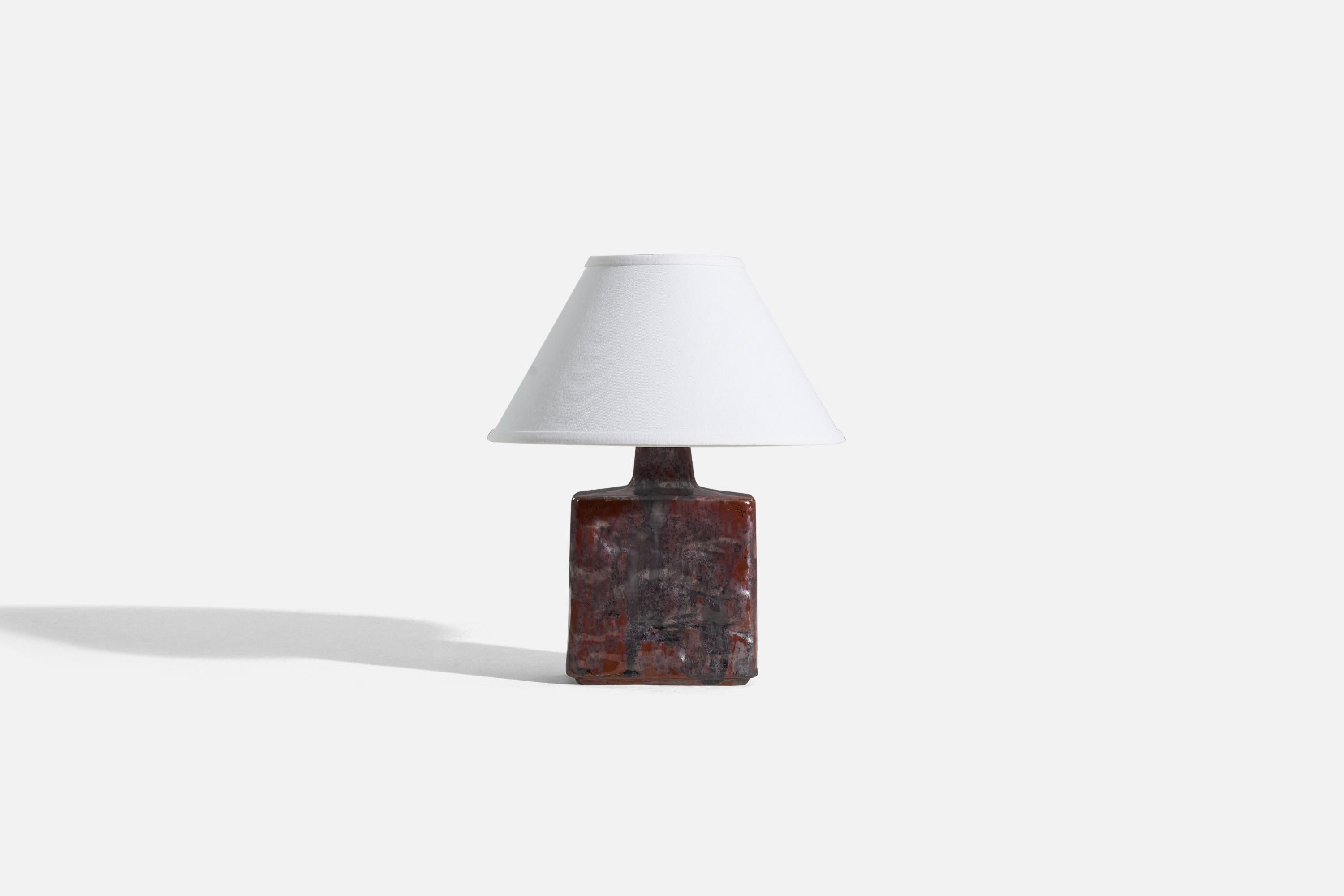 A red-glazed stoneware table lamp designed and produced by Desiree Stentøj, Denmark, c. 1960s. 

Sold without lampshade. 
Dimensions of Lamp (inches) : 11.375 x 6.25 x 3.25 (H x W x D)
Dimensions of Shade (inches) : 5 x 12.25 x 7.25 (T x B x
