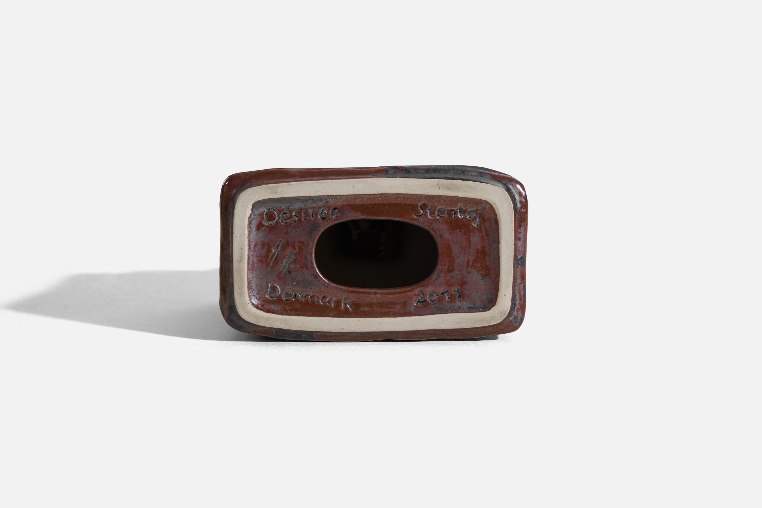 Desiree Stentøj, Table Lamp, Red-Glazed Stoneware, Denmark, c. 1960s In Good Condition For Sale In High Point, NC