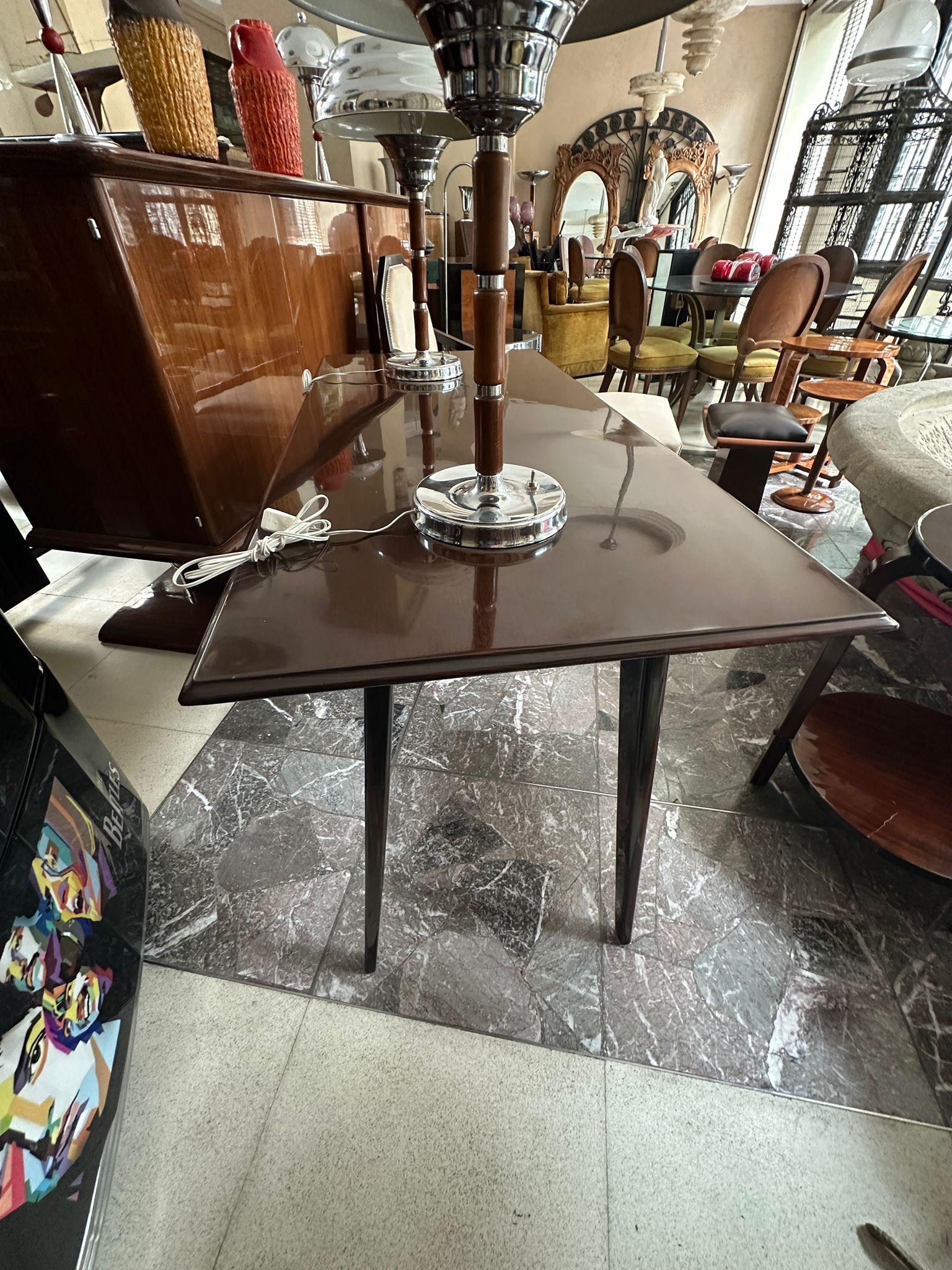 Schreibtisch, 1950, Materialien: Holz und Bronze, hergestellt in Frankreich im Angebot 3