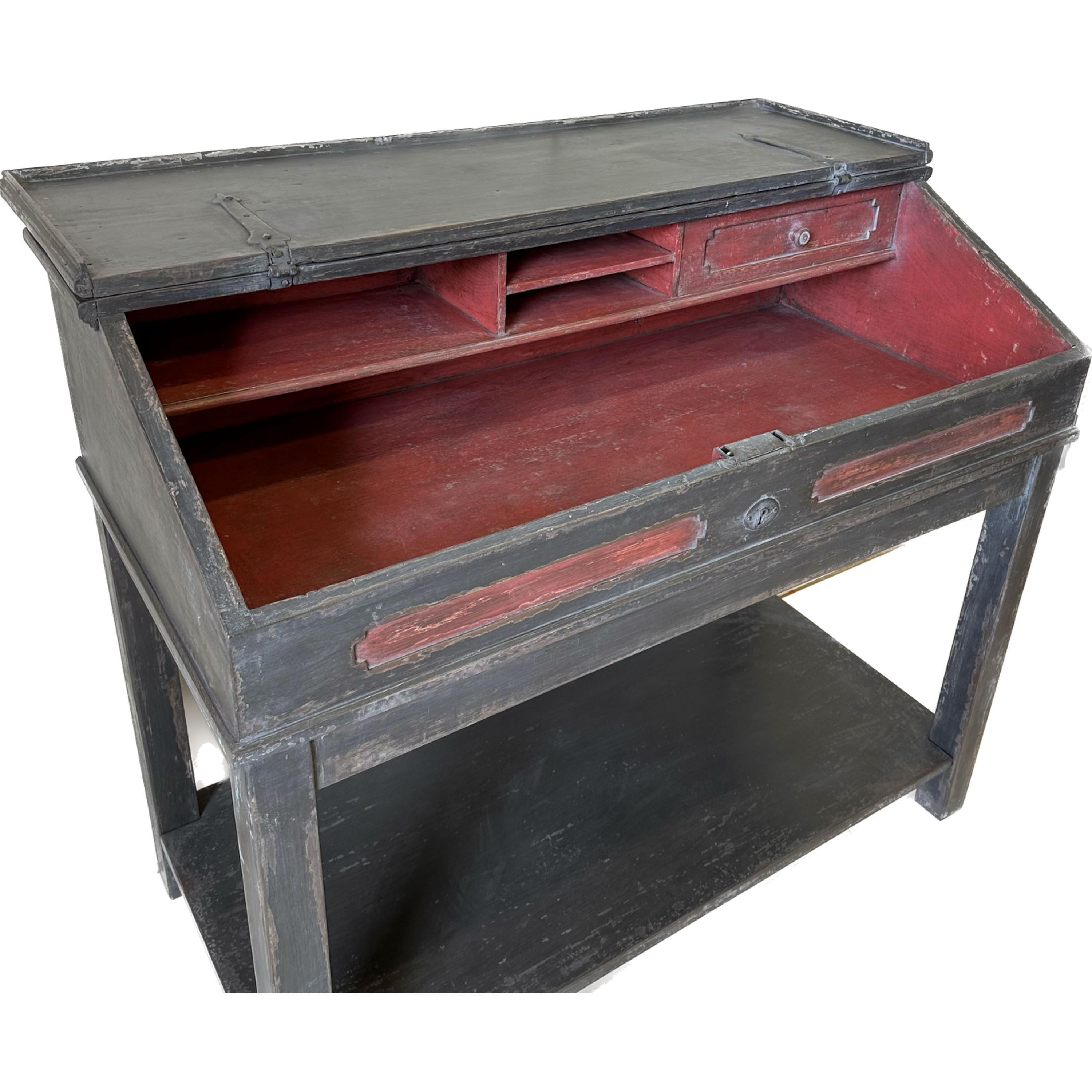 Lectern-style Desk with hinged Lid, Grey and Red, 19th Century In Good Condition For Sale In Greding, DE