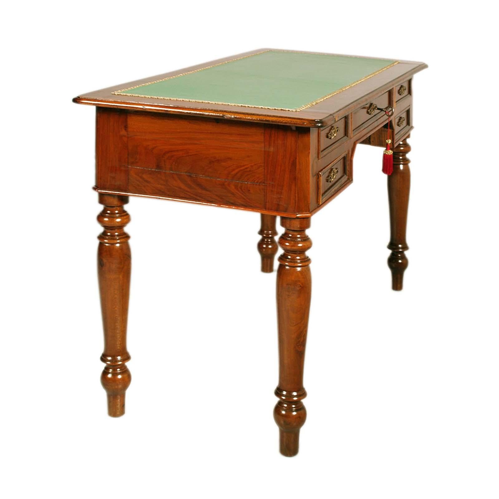 Desk 19th Century Italy Walnut Drawers Louis Philippe Green Leather Top Restored In Good Condition For Sale In Vigonza, Padua