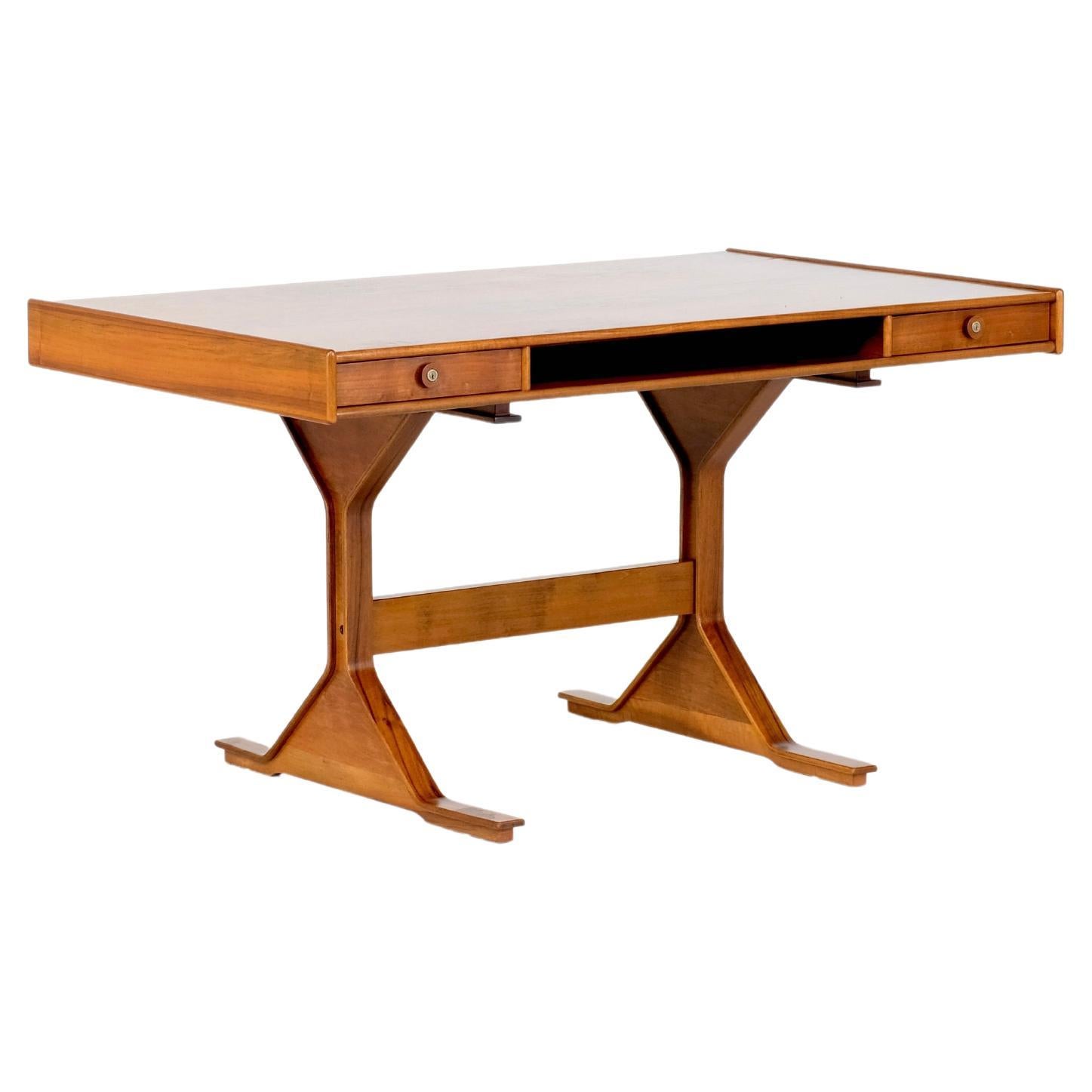 Desk " 530 " by Gianfranco Frattini fo Bernini, Italy 1960s. For Sale
