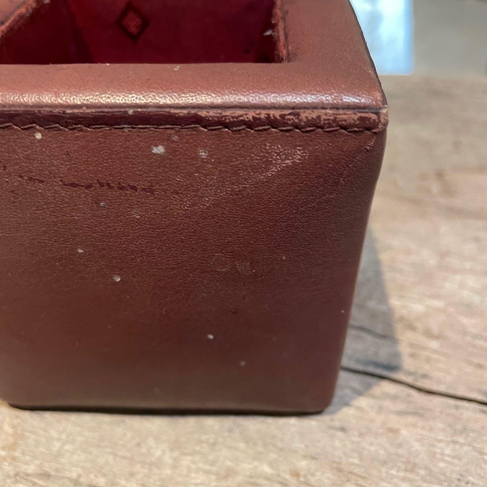 Desk accessory vintage miscellaneous pen holder distressed leather wrapped open box 1970s
Unrestored fair condition original preowned vintage presentation.
See images please.
Measures 3.25tall x 3.38 x 3.38 inches.




 
 