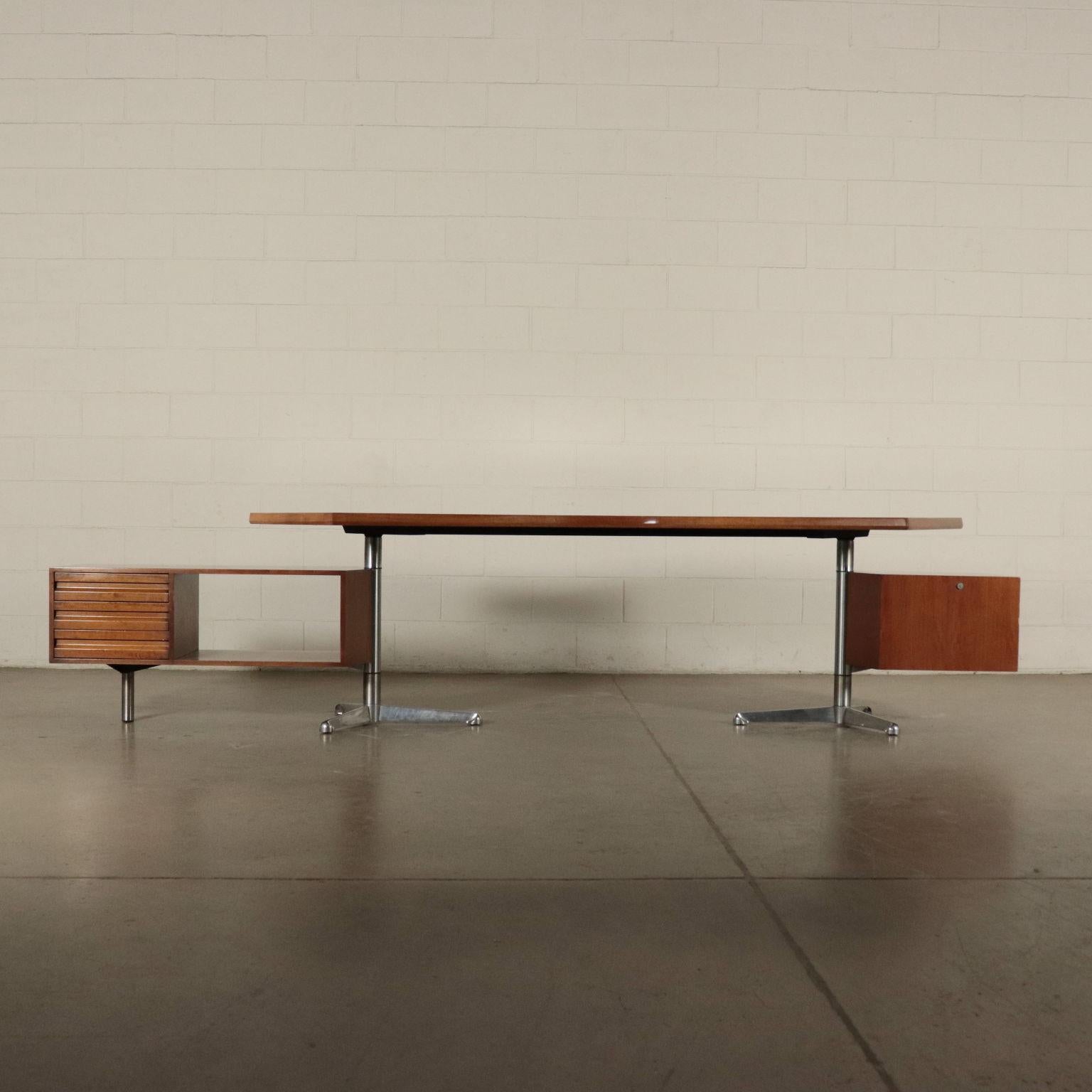 Desk Aluminum and Walnut Veneer Osvaldo Borsani 1970s Tecno 9