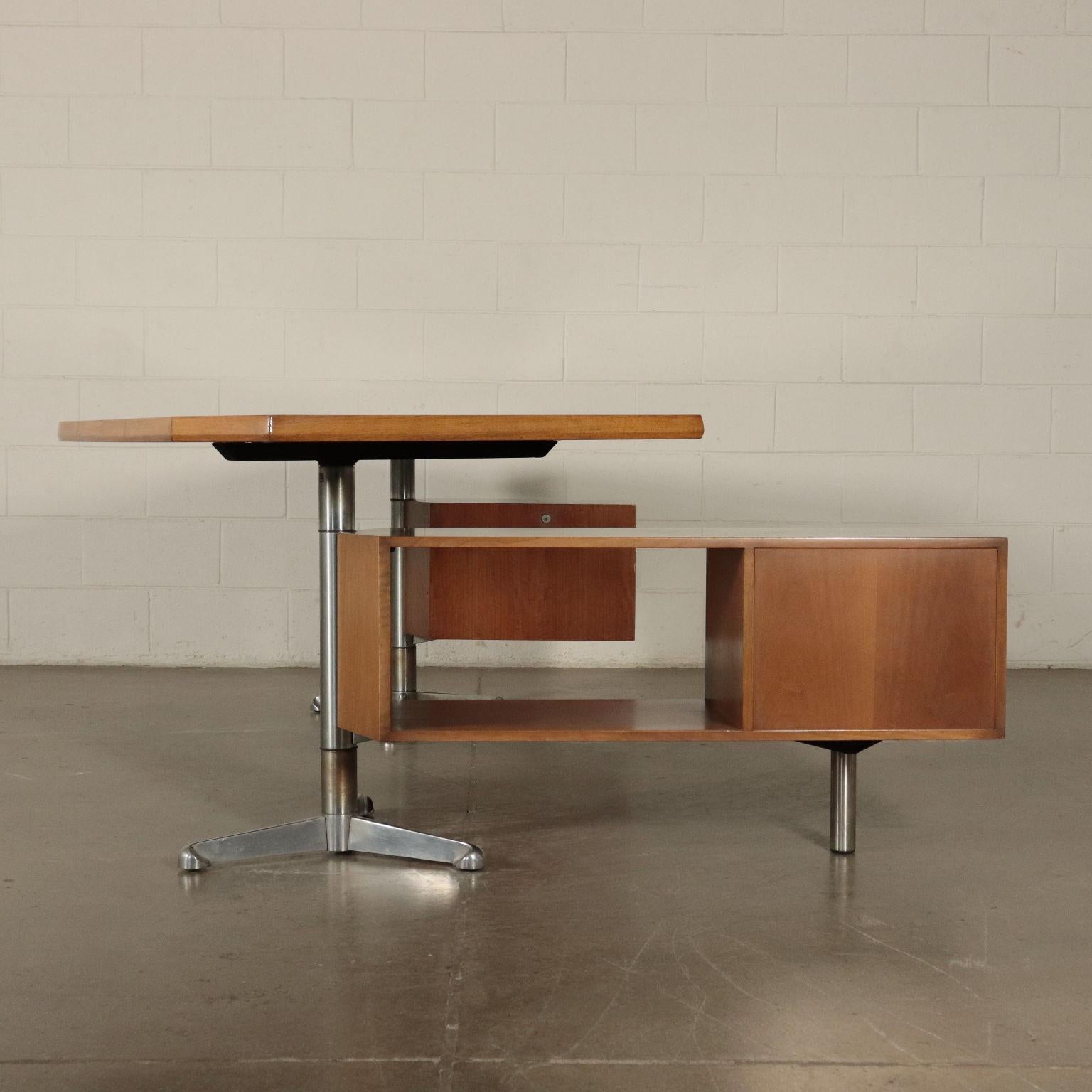 Desk Aluminum and Walnut Veneer Osvaldo Borsani 1970s Tecno 10