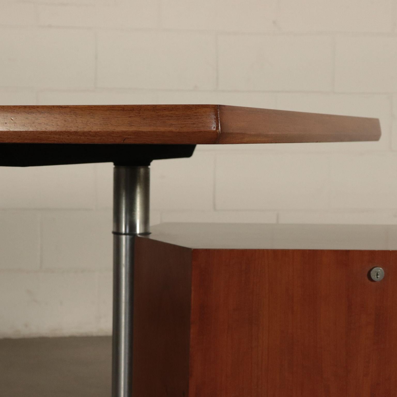 Italian Desk Aluminum and Walnut Veneer Osvaldo Borsani 1970s Tecno